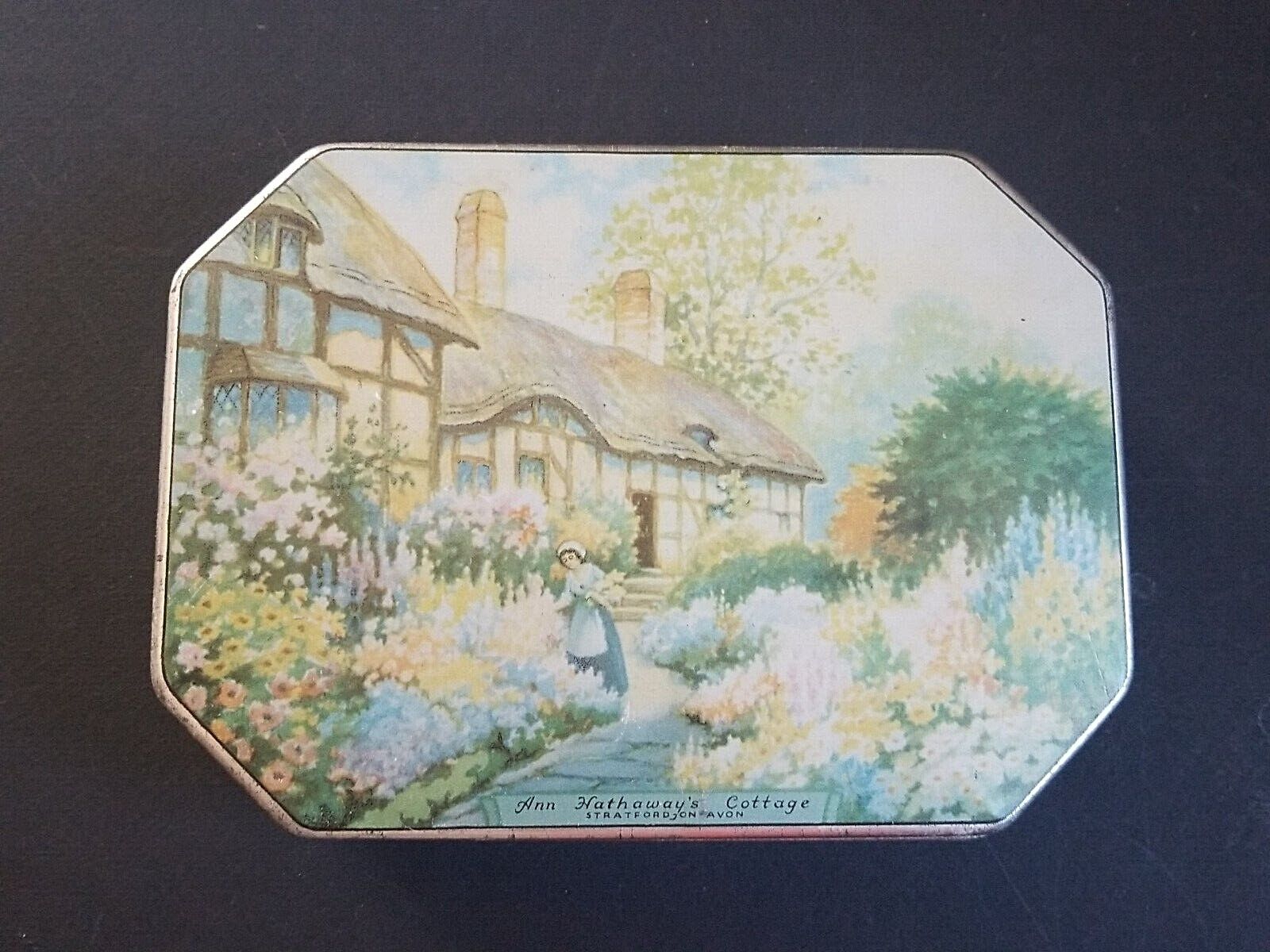 Vintage THORNE\'S TOFFEE  Anne Hathaway\'s Cottage Stratford on Avon Tin  7\