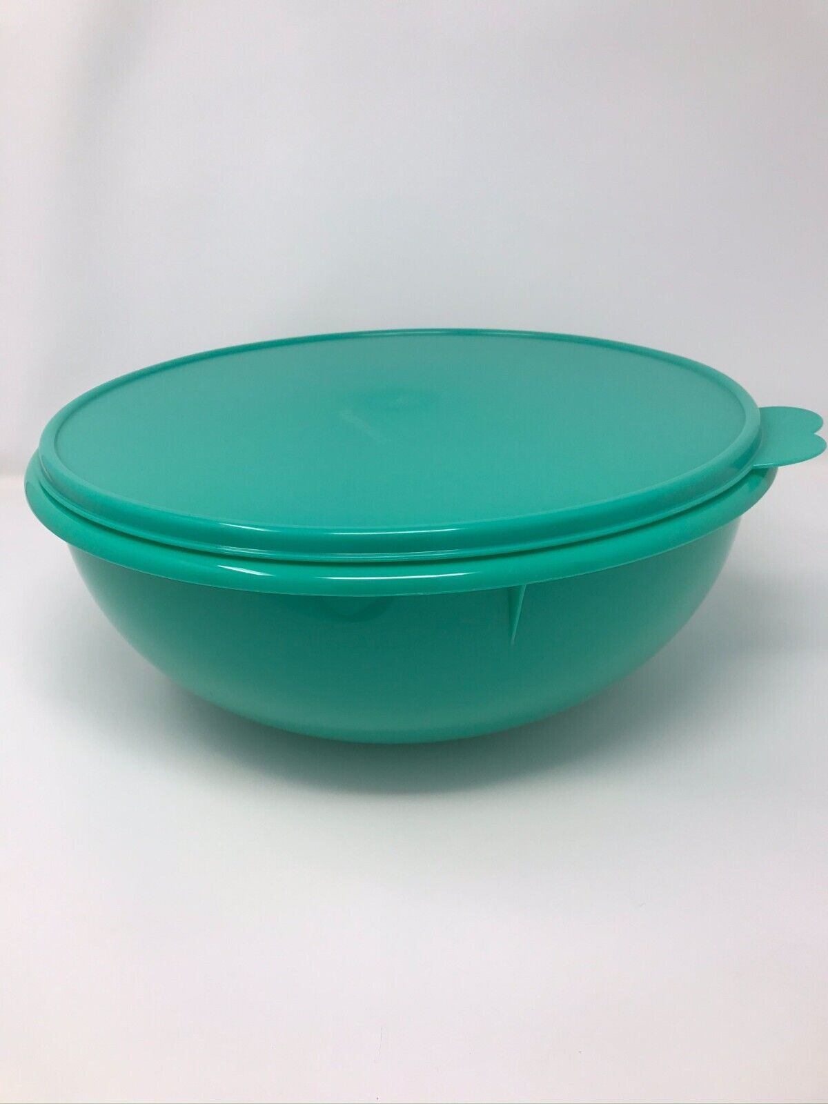 Tupperware Classic Fix-n-mix Bowl 26 Cup with same color seal -green