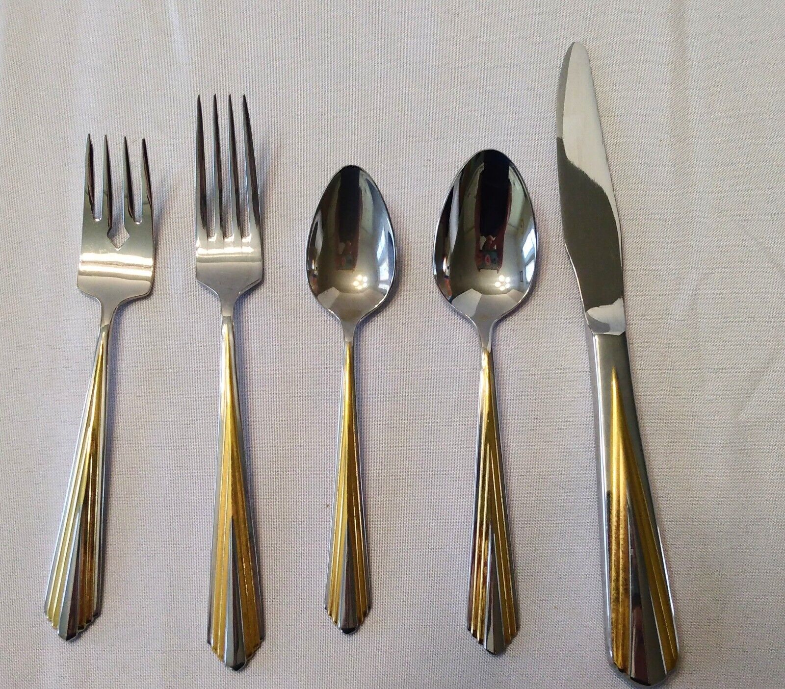SPIRE GOLD Reed & Barton 5 Piece Place Setting NEW NEVER USED made in Korea