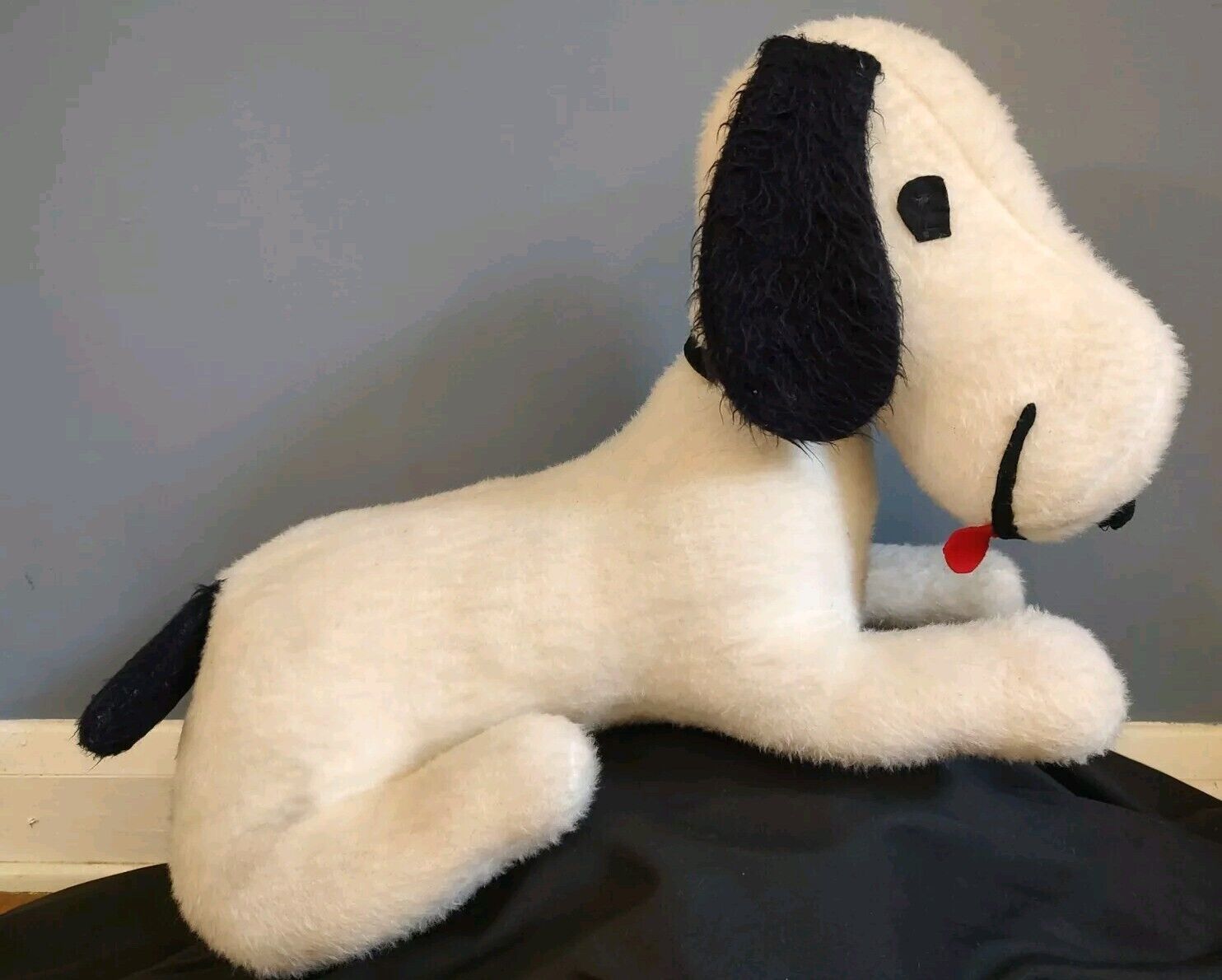 Vintage Snoopy Plush Dog Peanuts 1960s Large 21 Inch Long Laying Pose Retro
