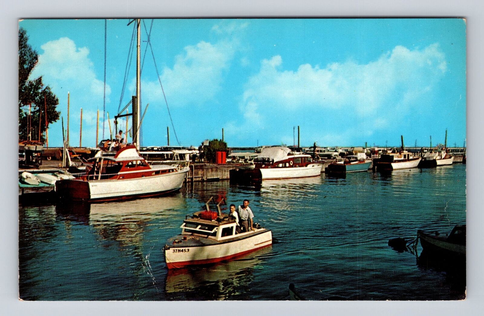 Milwaukee WI-Wisconsin, Milwaukee Yacht Club, Antique, Vintage Souvenir Postcard