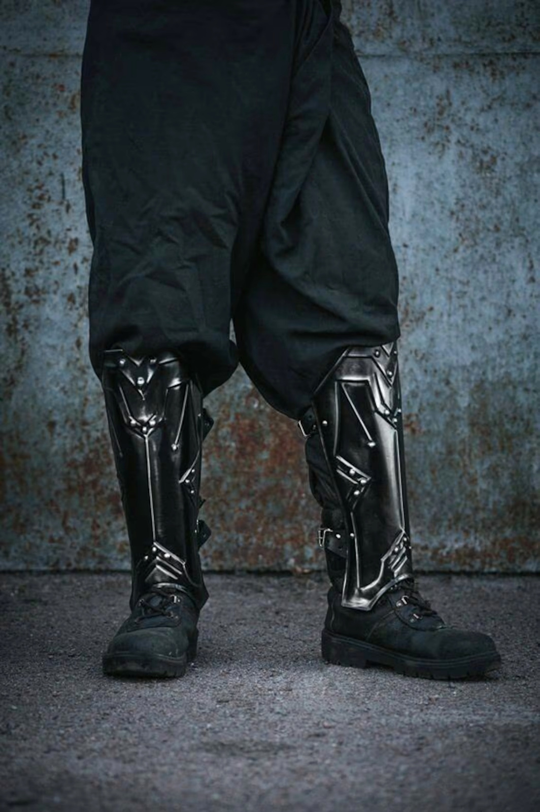 Medieva LARP Armor Legs Protection - Blackened Dwarf Style Greaves - Steel Armor