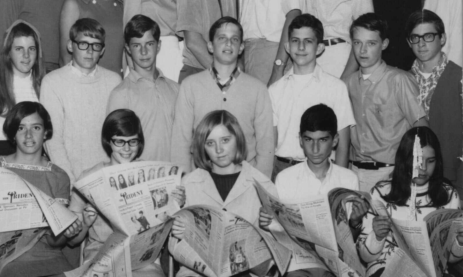 8Z Photograph School Class Photo Kids Reading Newspaper Boys Girls 1960-70’s