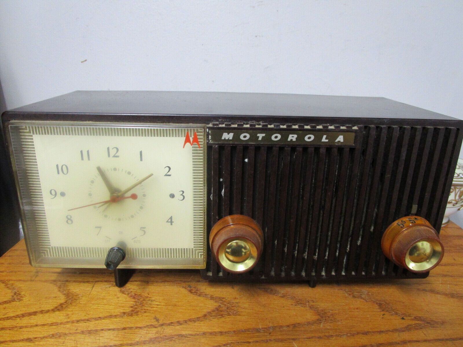 Vintage - Motorola 57CE Tube AM Clock Radio