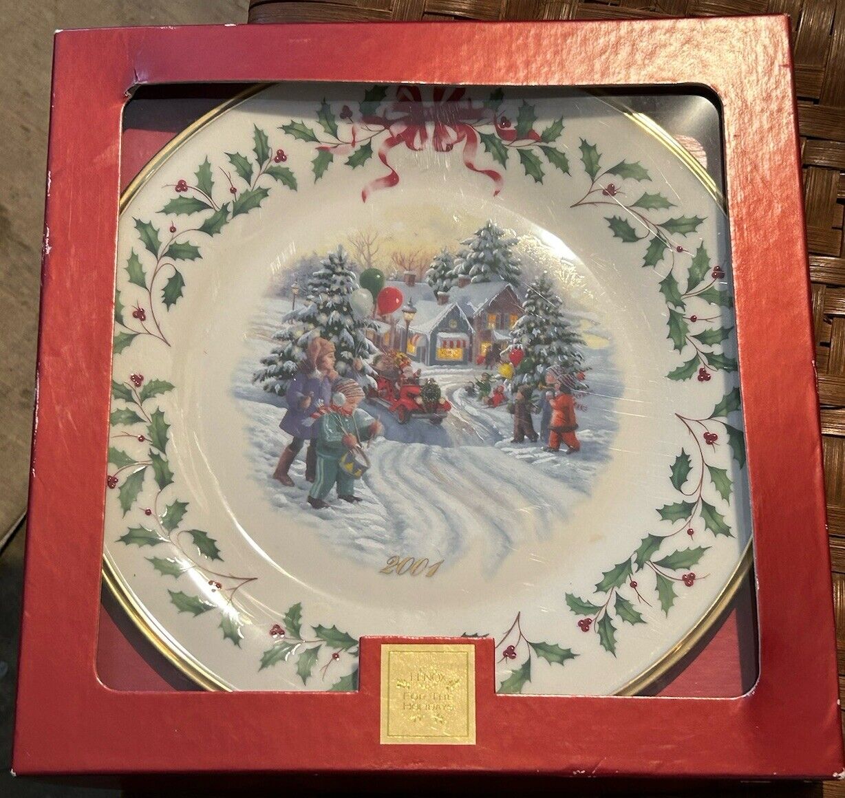 LENOX 2001 ANNUAL HOLIDAY COLLECTOR PLATE IN ORIGINAL PACKAGE - RARE  NOB