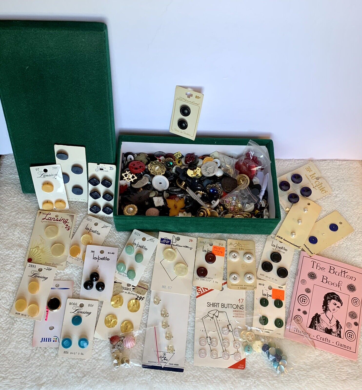 Grandma’s Vintage Buttons Lot W/Green Velvet Box & Booklet 1-lb 12.1-oz Variety