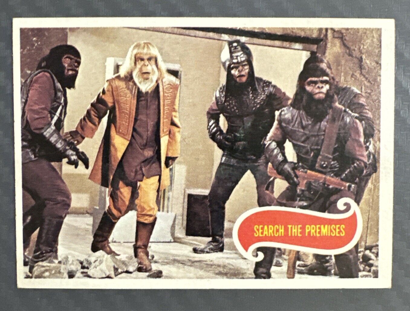 1975 Topps Planet of the Apes #29 “Search The Premises” Card. NM Condition👍