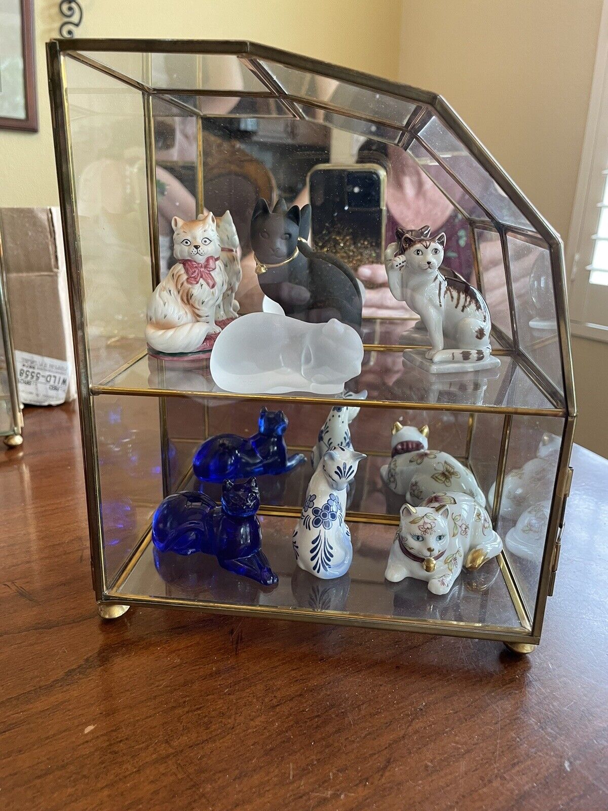 Franklin Mint The Curio Cabinet Cats Mirrored Display Case w/ Seven Figurines