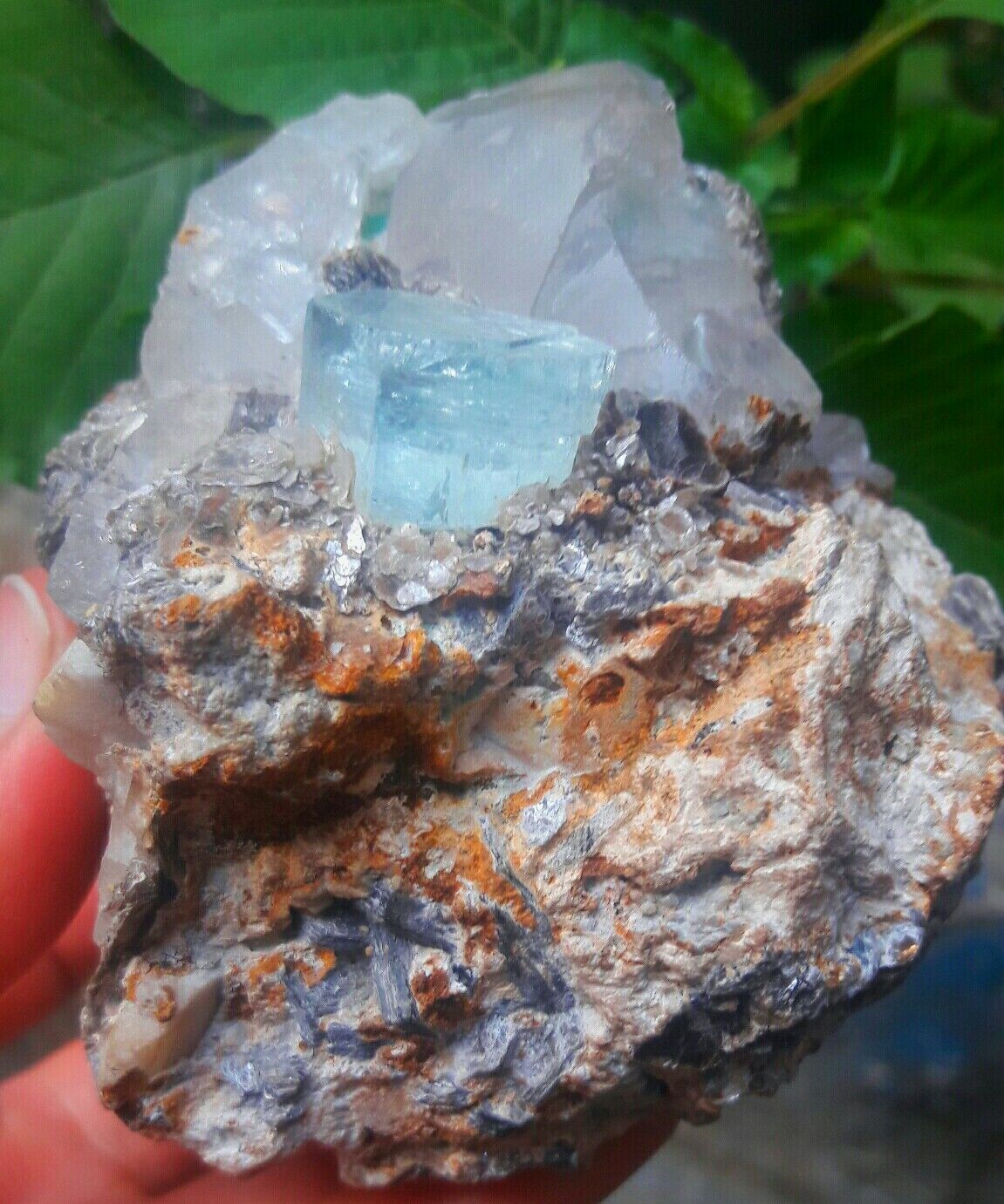 550 gram Beautiful Terminated Aquamarine mica With Quartz Minerals Specimen fro