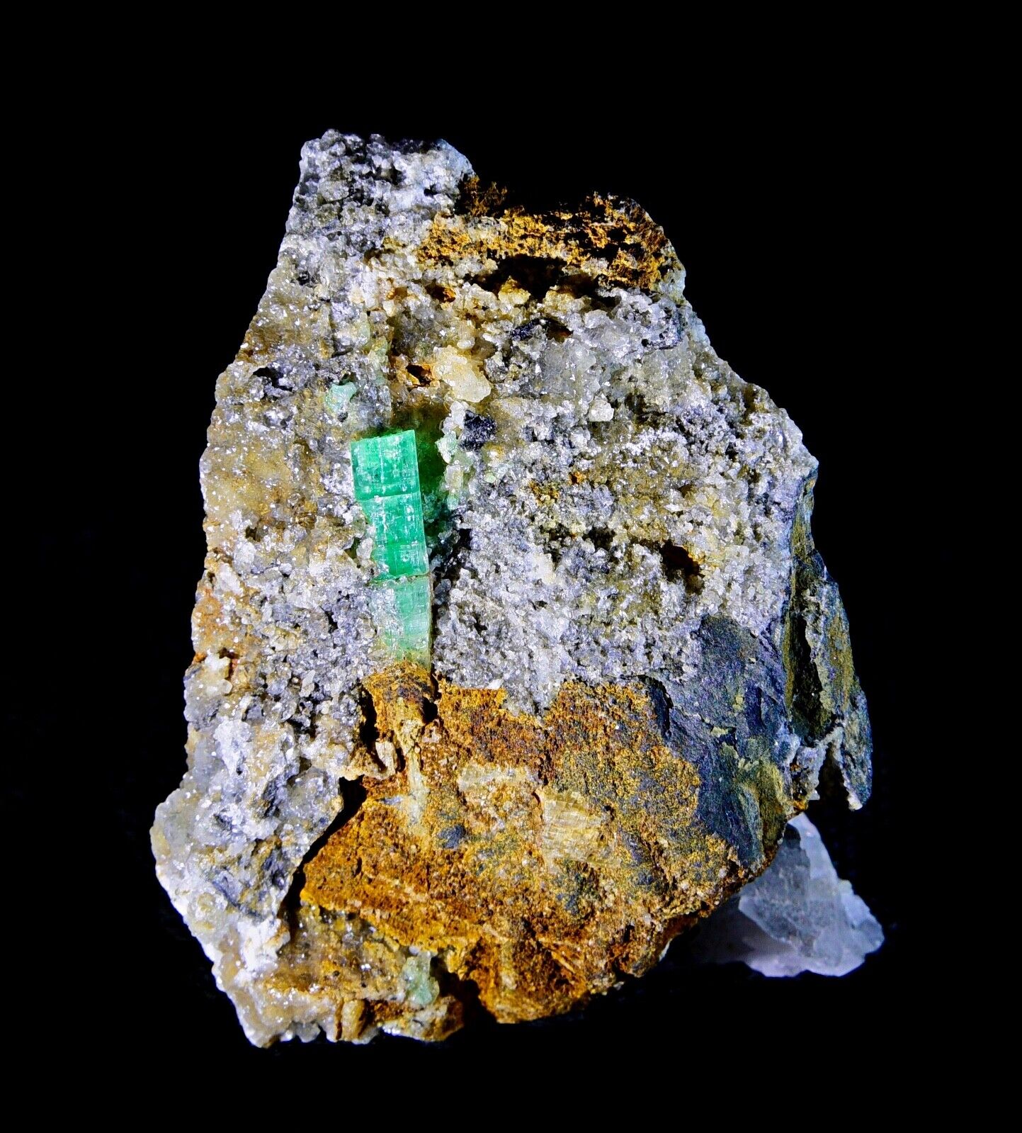 WOW BEAUTIFUL Vivid Green EMERALD & CALCITE Specimen (Tucson AZ Mineral Show)