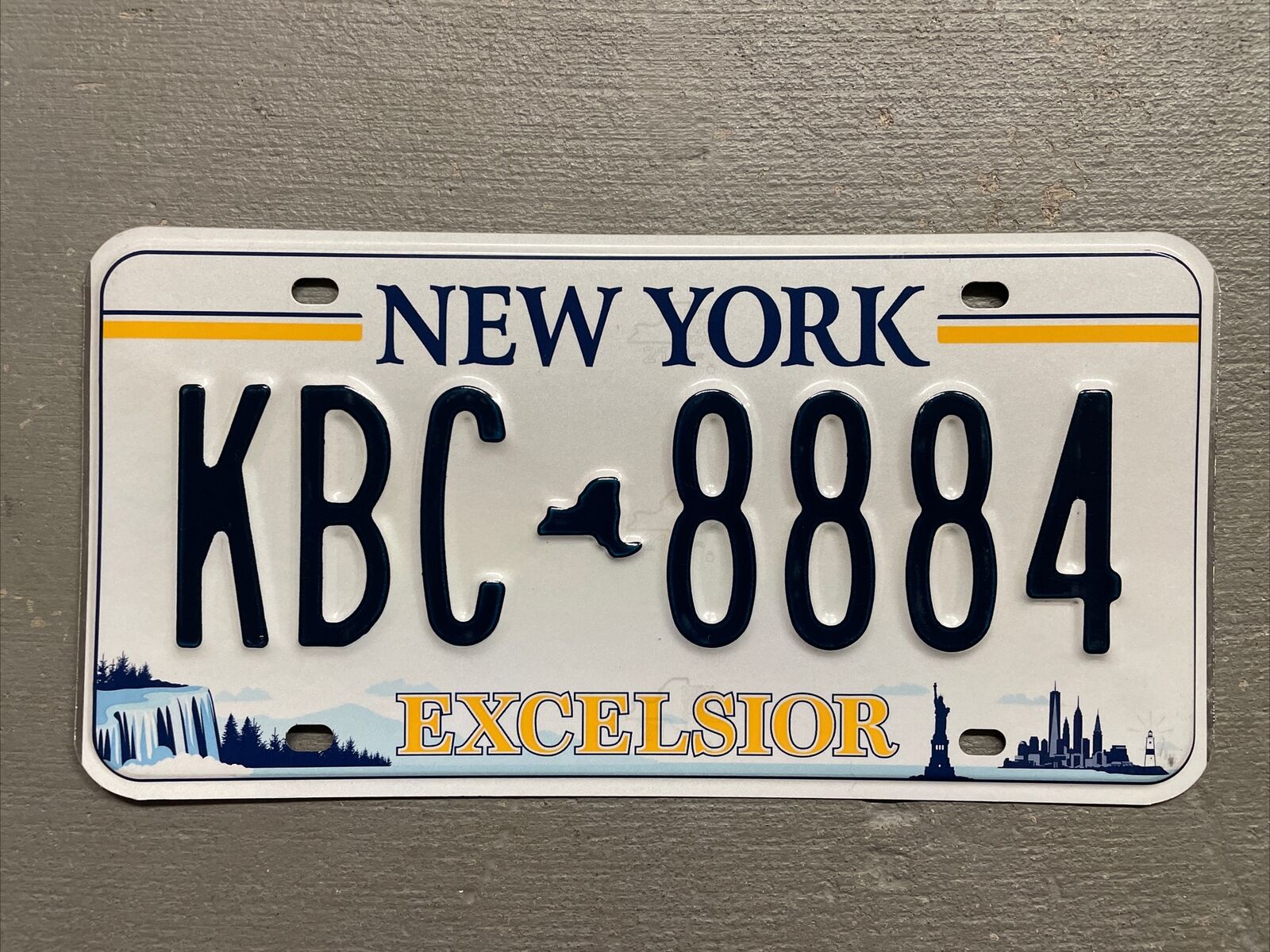 EXPIRED 2020 NEW YORK LICENSE PLATE  EXCELSIOR  KBC-8884  MINT 😎