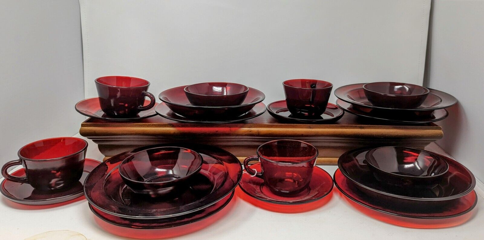 Vintage Arcoroc France Classic Ruby Red 20 piece  Dinnerware (4 place  settings)