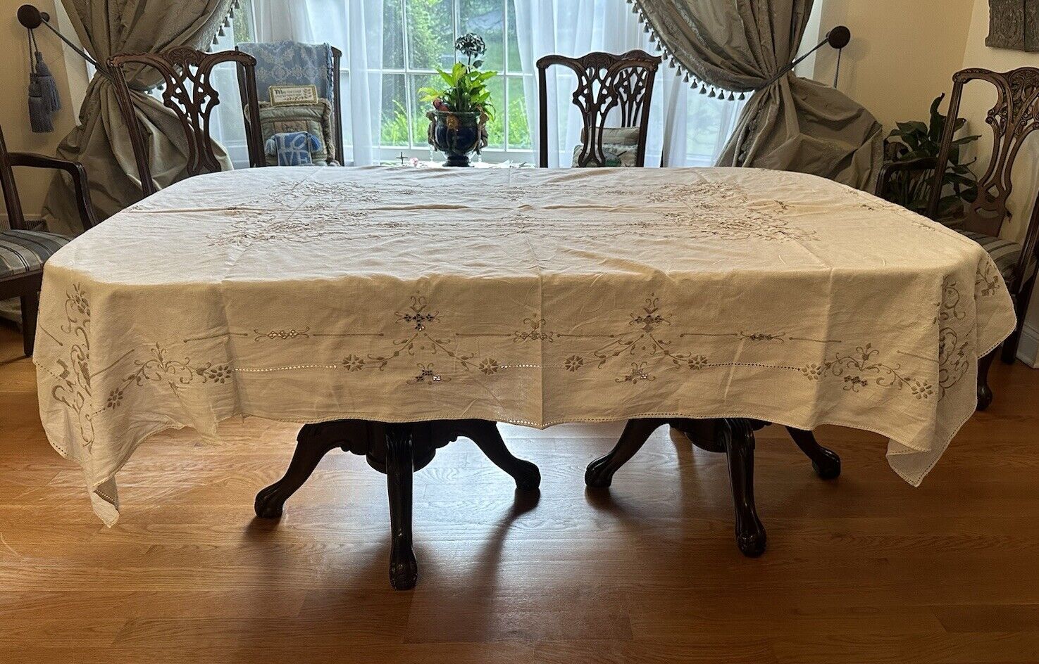 VINTAGE LACE PUNTO ANTICO ITALY EMBROIDERED LINEN TABLECLOTH FLOWING URNS 82”