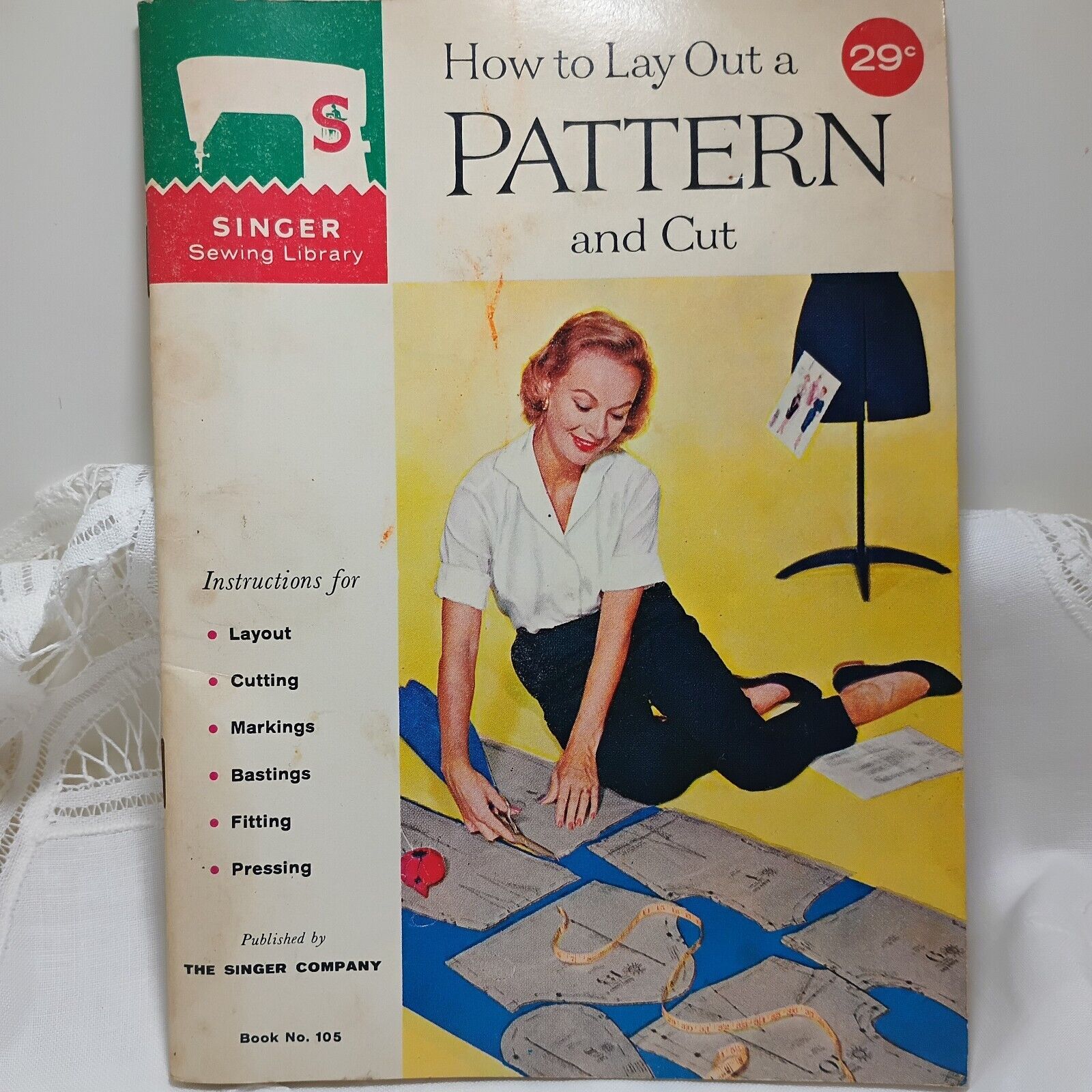Singer Sewing Library How To Lay Out A Pattern & Cut Book #105 Vintage 1960