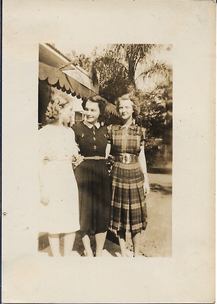 Three Ladies Photograph 1930s Old Florida Palm Trees Fashion 2 1/2 x 3 1/2