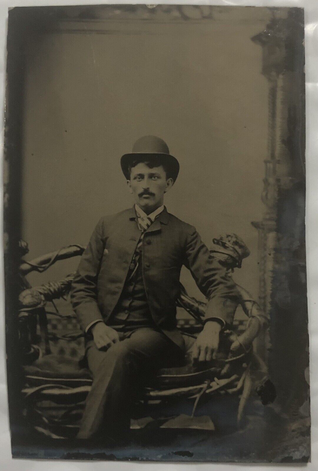 Antique 1/6 Plate Tintype Ferrotype Photo Circa 1870 - Seated Man In Hat