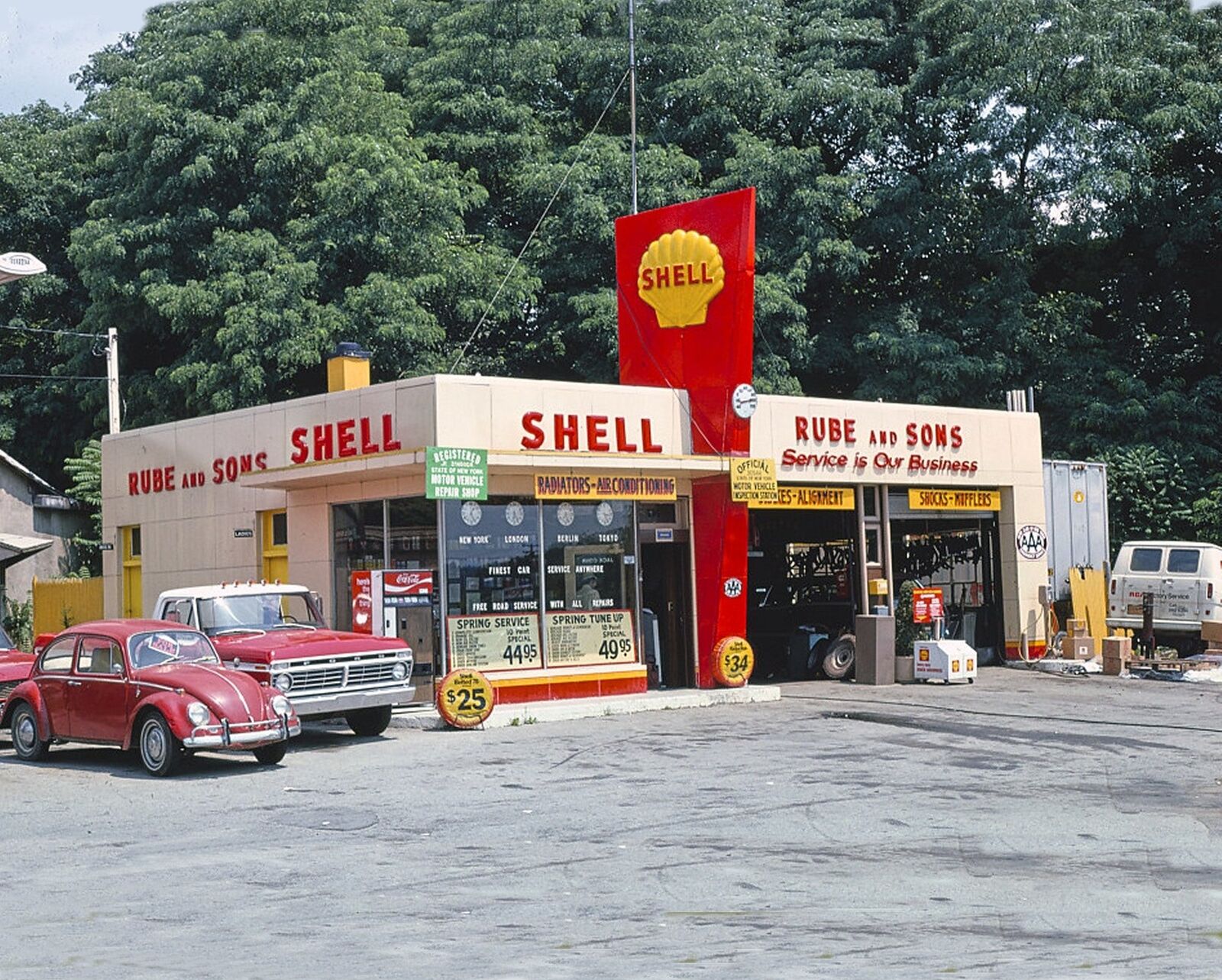 1970s SHELL GAS STATION PHOTO  (201-y)