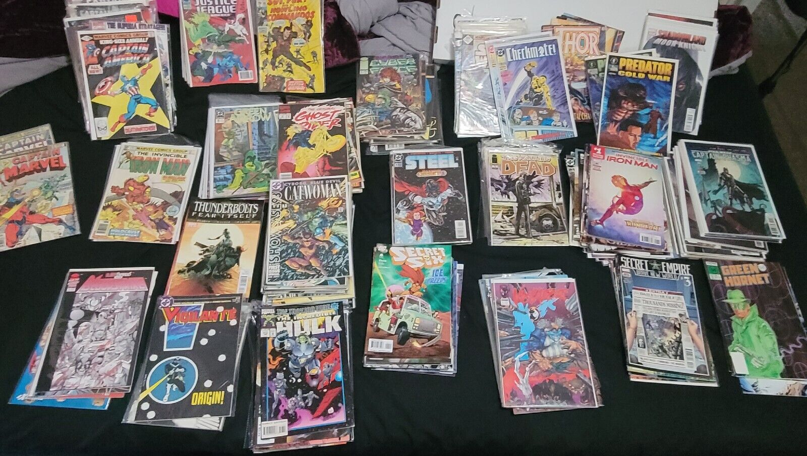 comic book lot 20 Random Comics DC Marvel Darkhorse Ect.