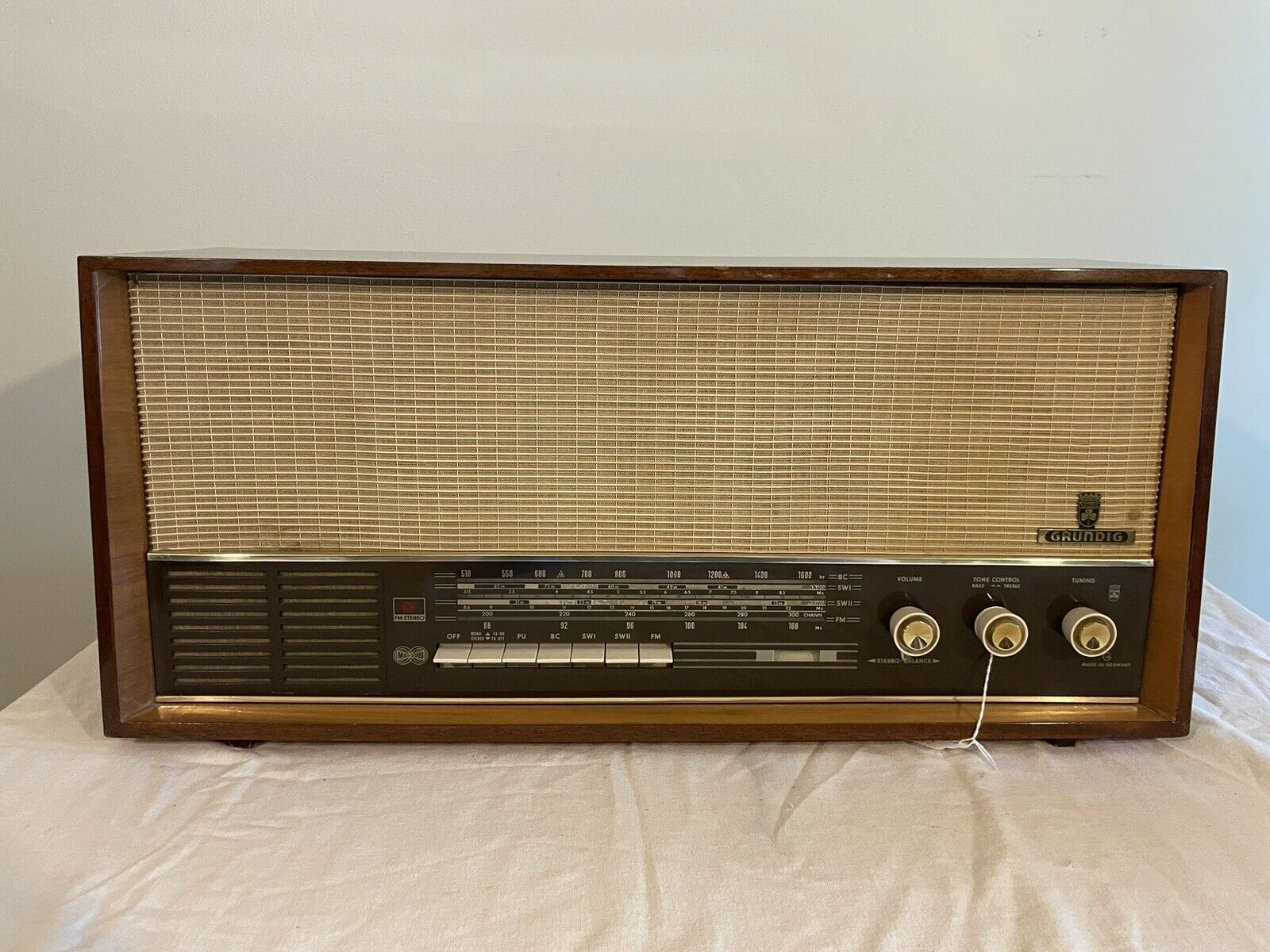 *Vintage* *WORKS* GRUNDIG Type 4570U FM German Tube Radio Konzergerate Wood Case