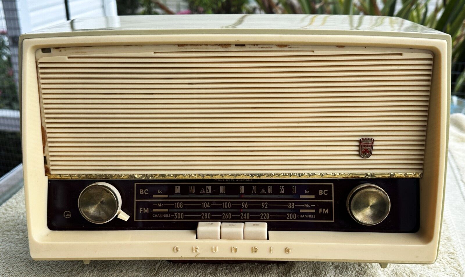 VINTAGE 1961 GRUNDIG AM-FM RADIO MODEL 88-U ORIGINAL WORKING SOUNDS GREAT