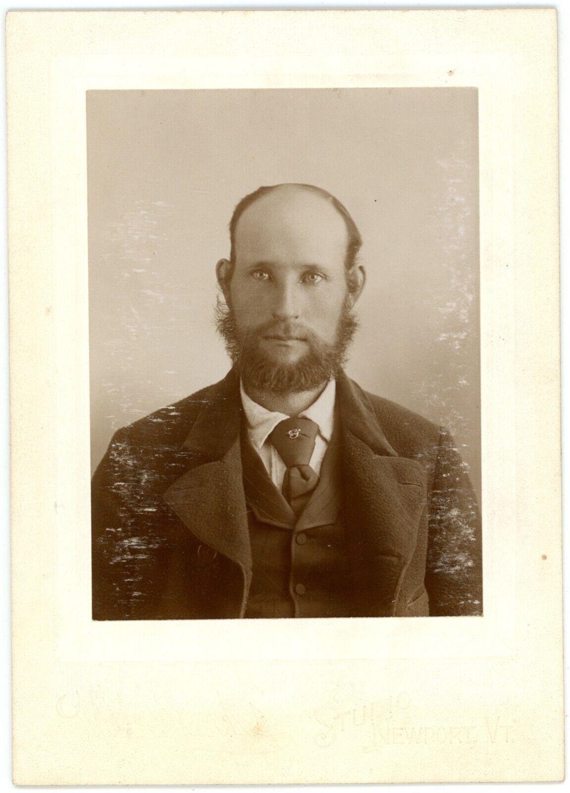 Circa 1890'S Cabinet Card Handsome Man With Beard Wearing Suit Jenks Newport, VT
