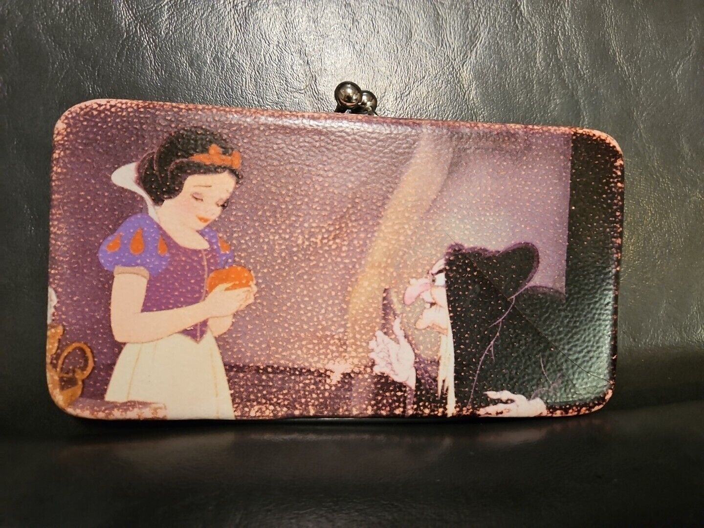 Vintage Disney Snow White Poison Apple 🍎 Kiss Lock Wallet 