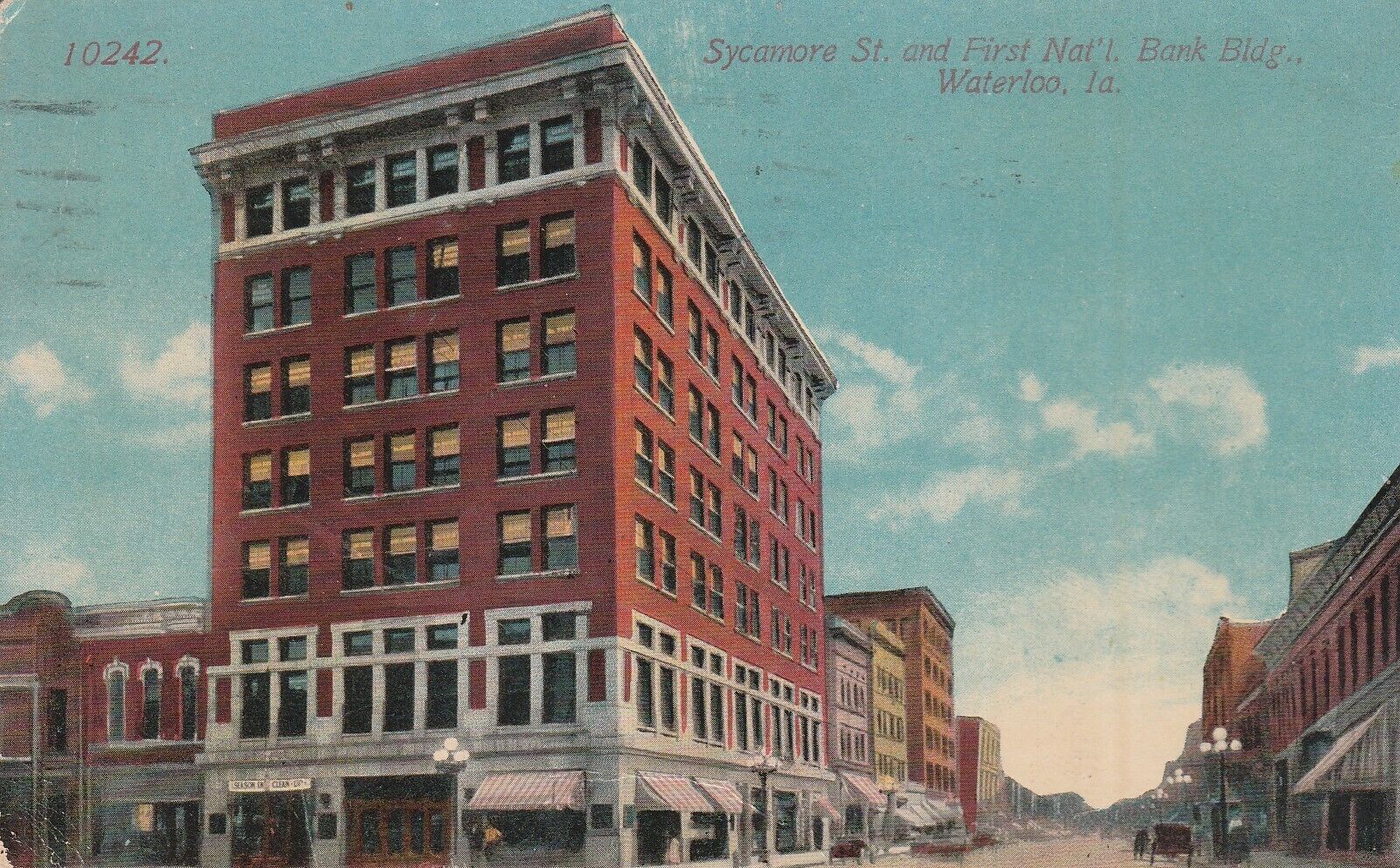 Waterloo, Ia., Sycamore St and First National Bank Building Iowa Postcard