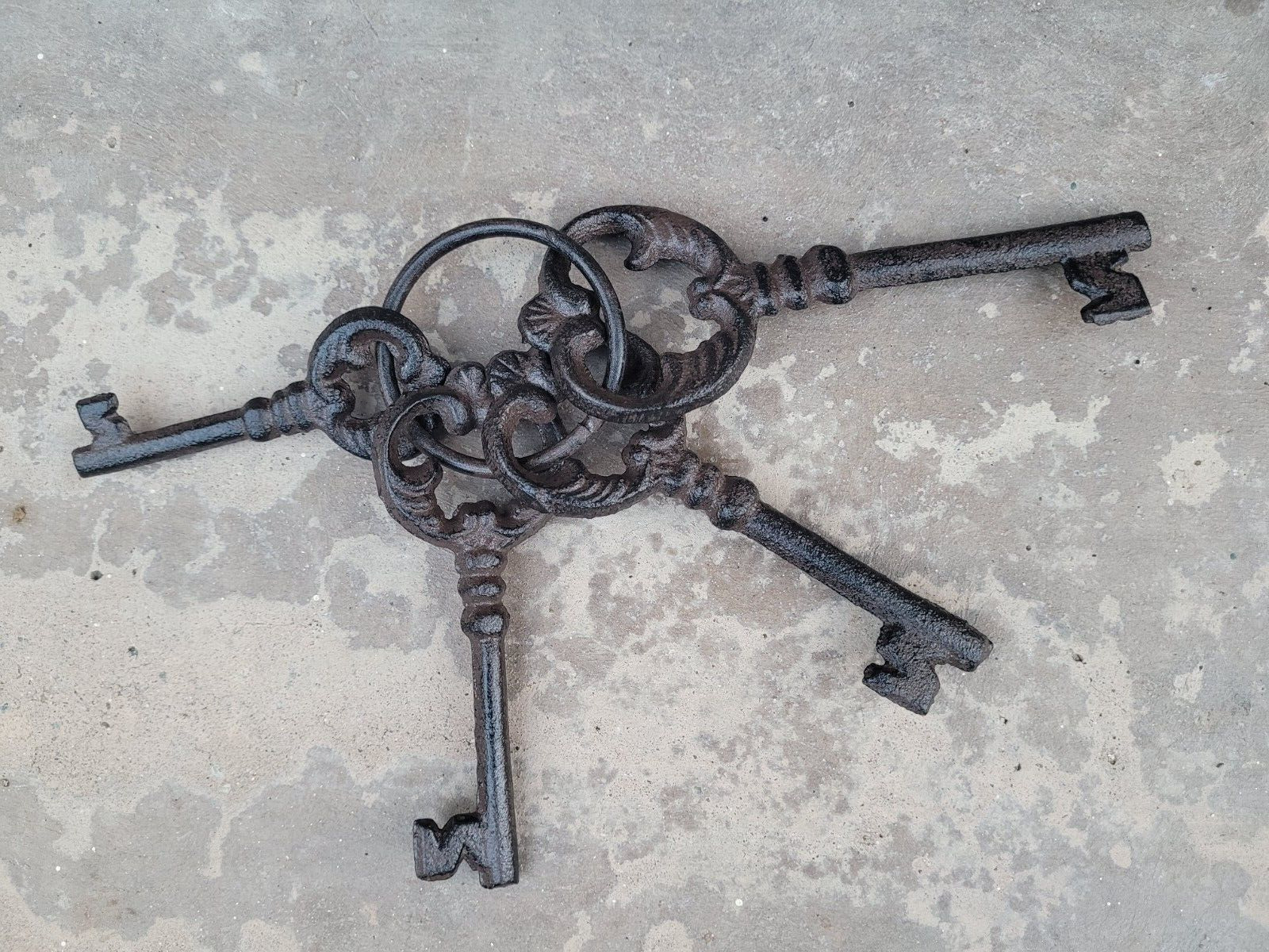 Rustic Jailor Pirate Skeleton Keys Ring  Black Cast Iron Old West Décor 4 Keys