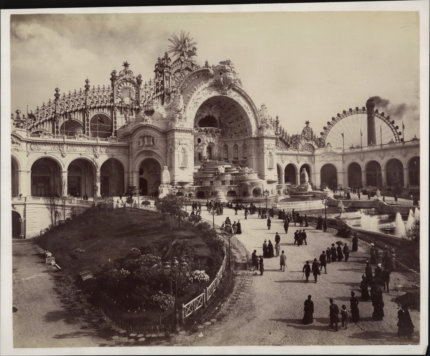 Universal Exhibition of Paris, le château d'Eau, 1900, vintage print shot