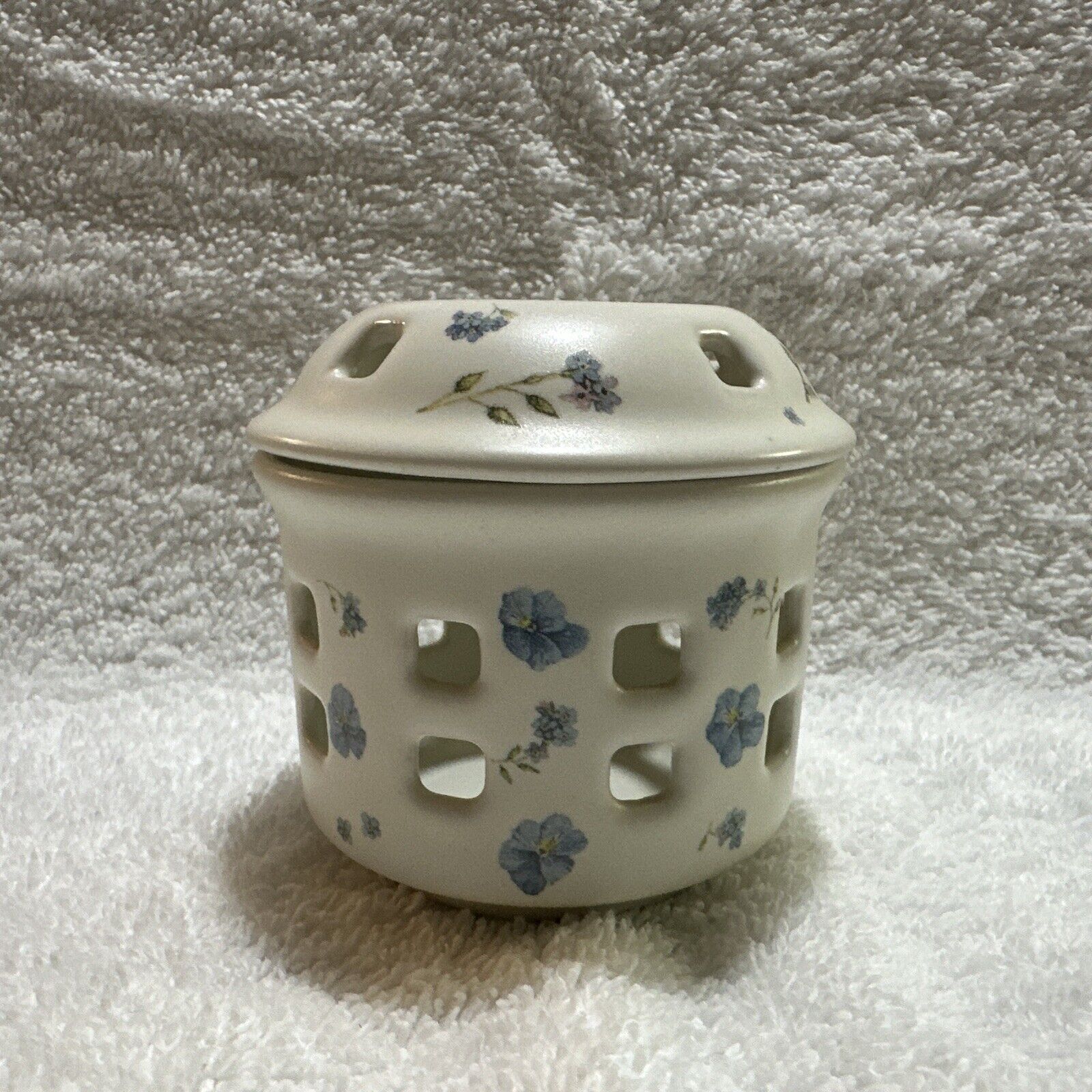 HALLMARK Marjolein Bastin Blue Floral Ceramic Votive Tealight Holder w/ Lid