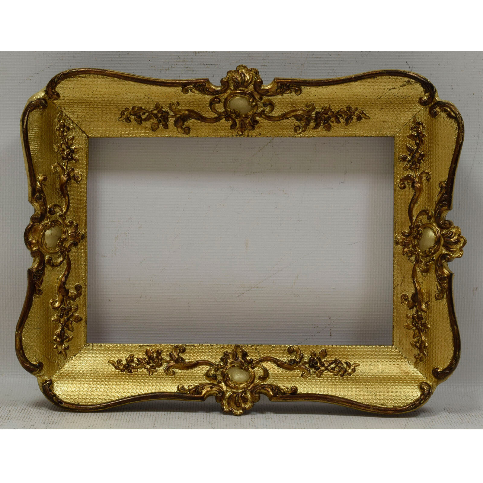 Ca 1900 Old wooden frame decorative with metal leaf Internal: 13,1x9 in