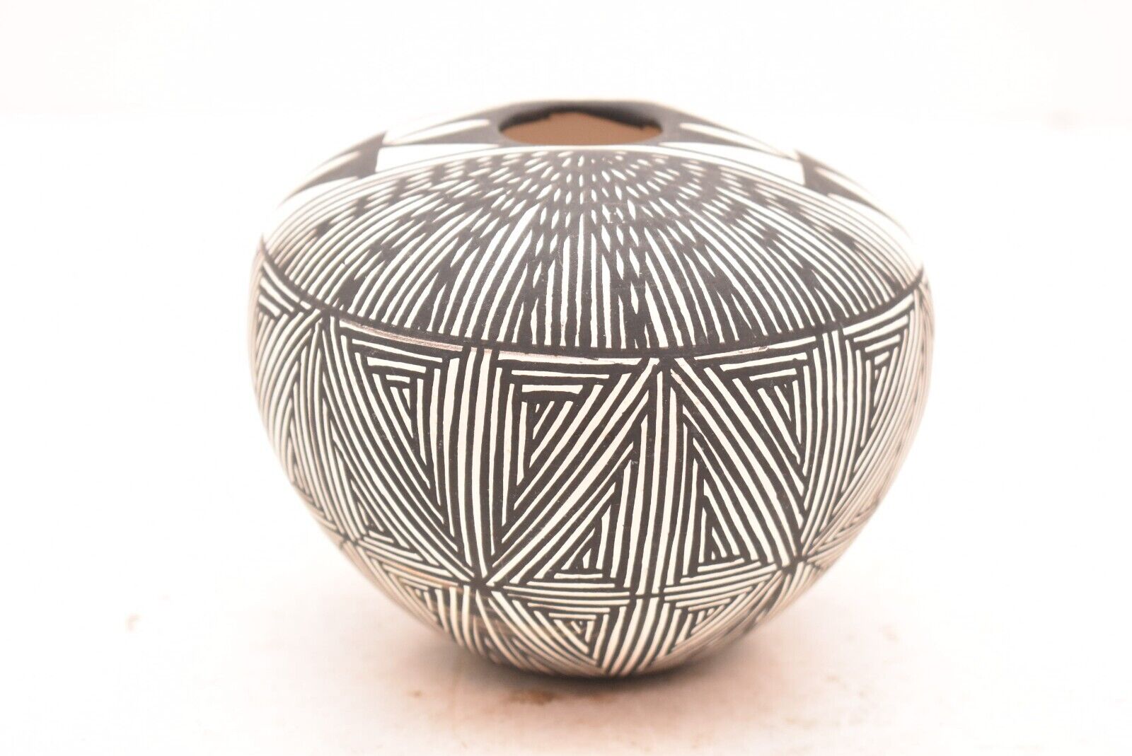 ATQ GEOMETRIC Native American Acoma Pueblo Pottery Seed Pot FINE line VTG 4.5\