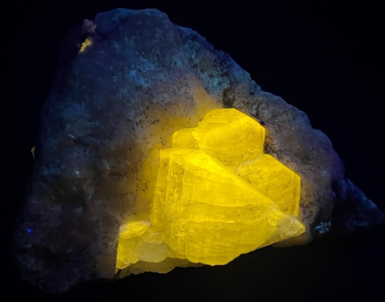 570 Gr UNUSUAL RARE Fluorescent Scapolite  Crystals From Badakhshan, Afghanistan