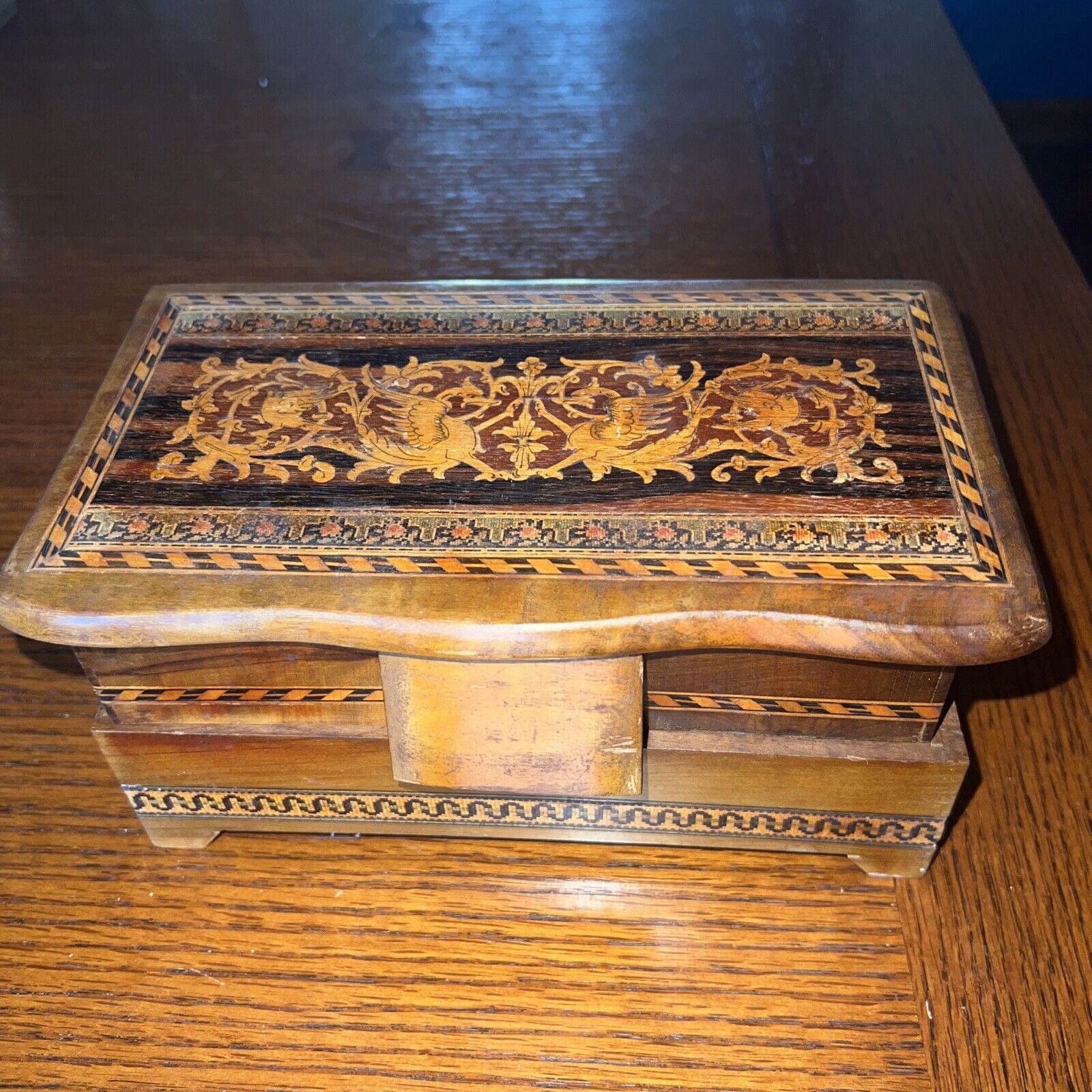 Antique Ricordo Of Napoli jewelry box with inlaid marquetry