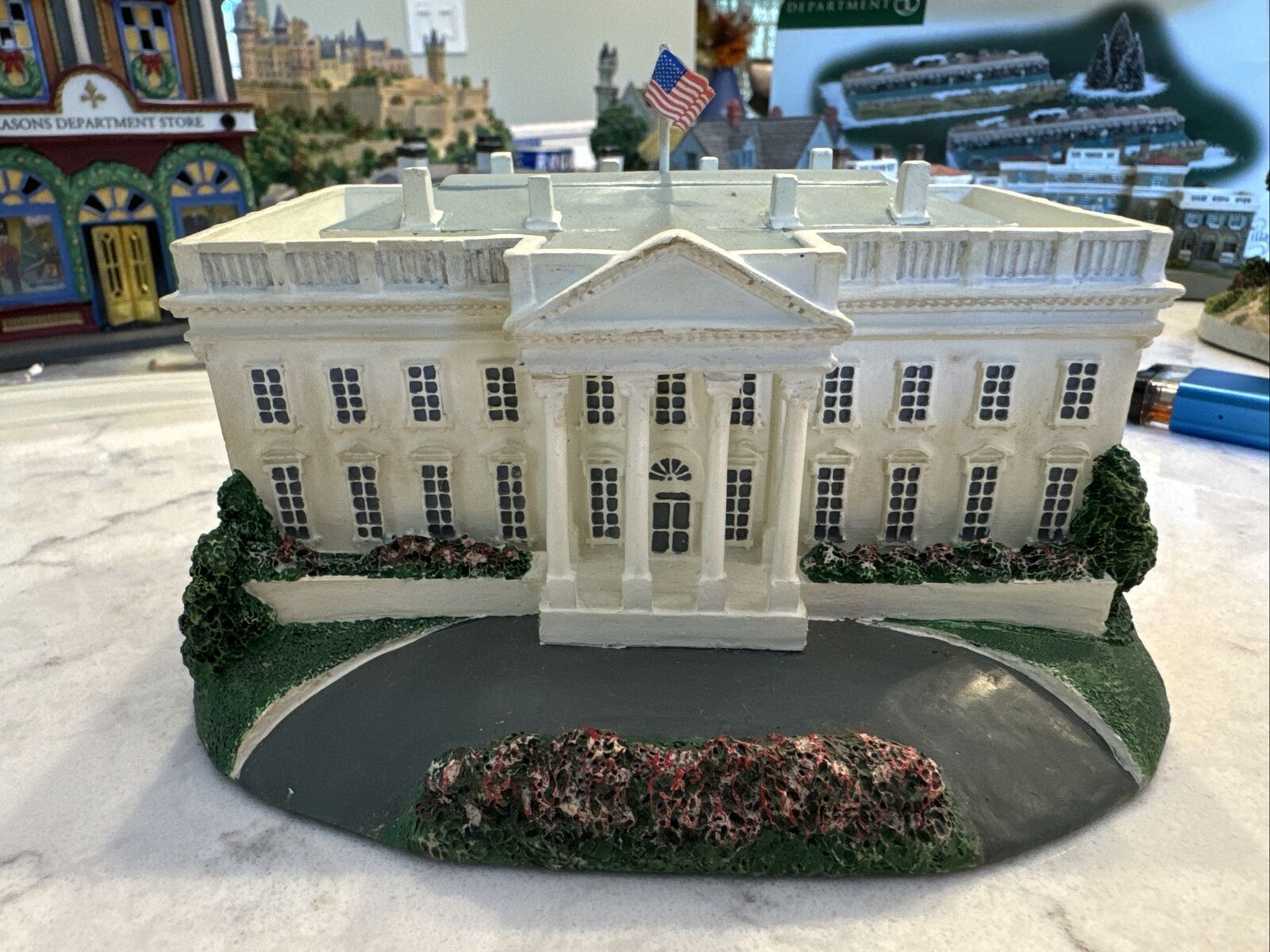 Danbury Mint “The White House” Home Of The President Figurine 1993