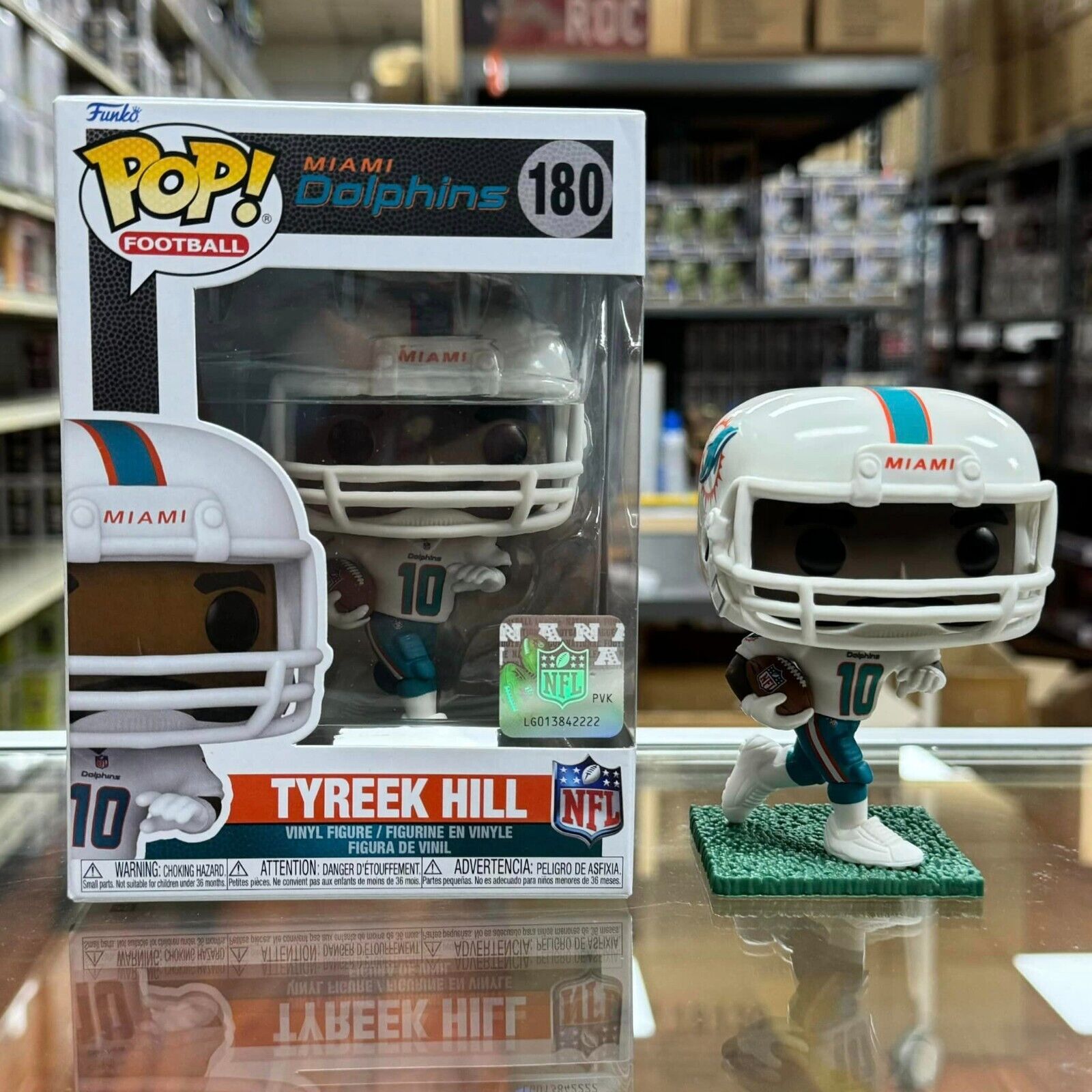 Funko POP FOOTBALL MIAMI DOLPHINS TYREEK HILL NFL Vinyl Figure with protector