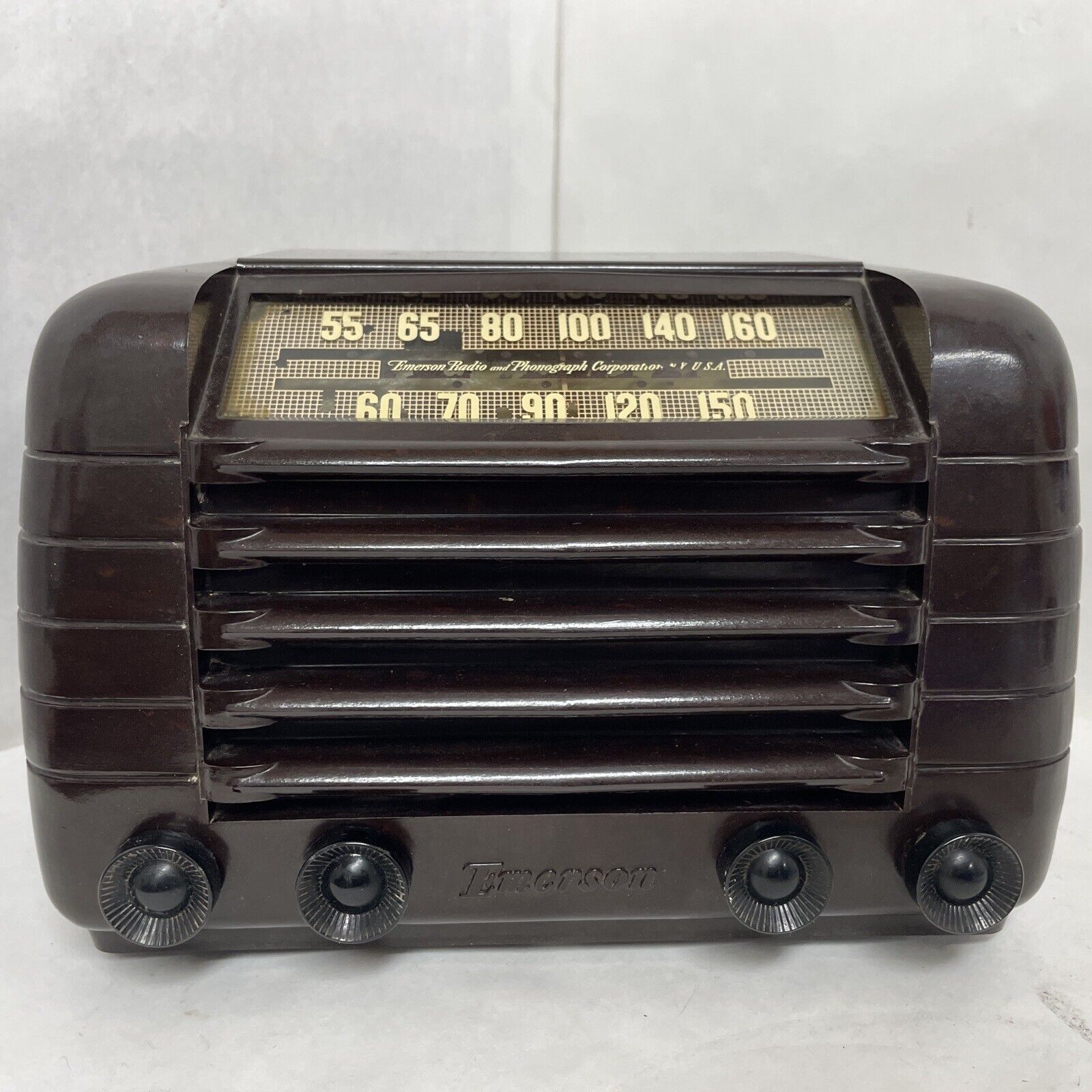 VTG 1947 EMERSON 532 TUBE  RADIO Brown Bakelite AM Tube Radio 4 knobs not tested