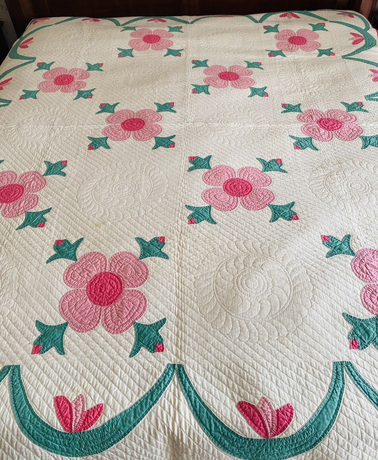 Beautiful Vintage 1930’s Finely Quilted Roses  Appliqué Quilt