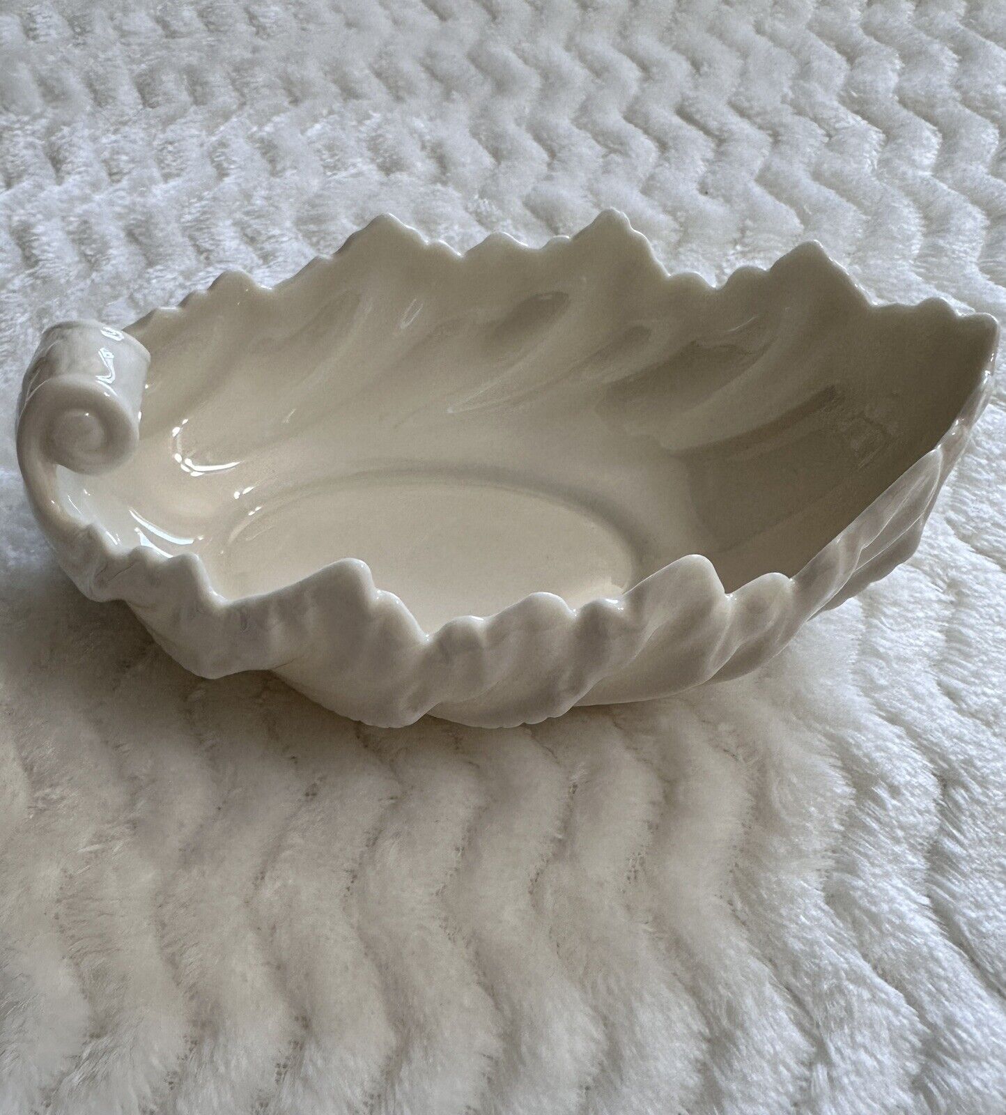 Vintage Large  Lenox Cream Acanthus Leaf Bowl Candy Dish 9 Inches
