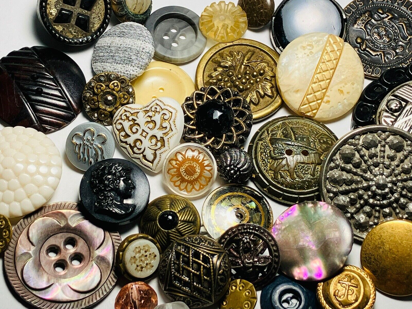 Antique Vintage Large Lot Of Buttons Metal Picture Plastic Mop Shell Etc (J9)