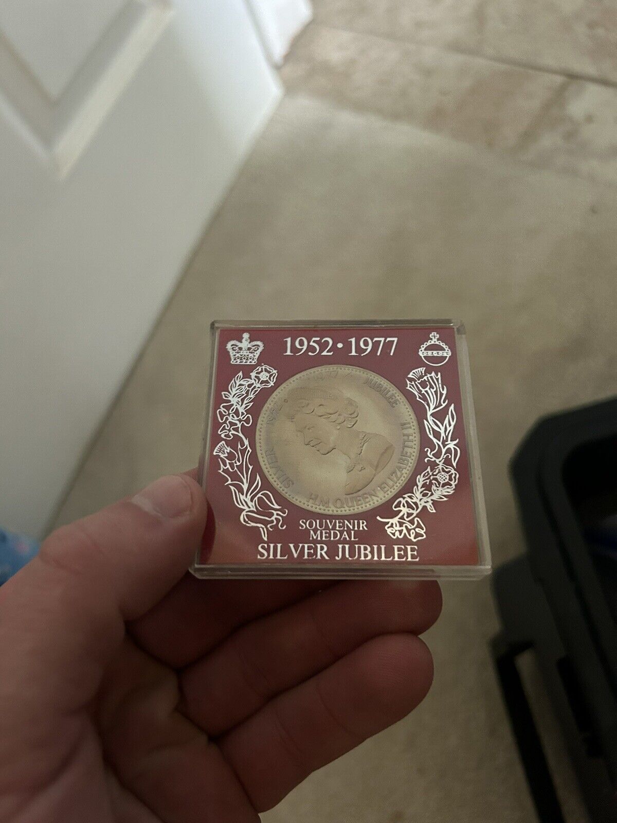 Queen Elizabeth II The Silver Jubilee Souvenir Medal in Original Case 1952-1977