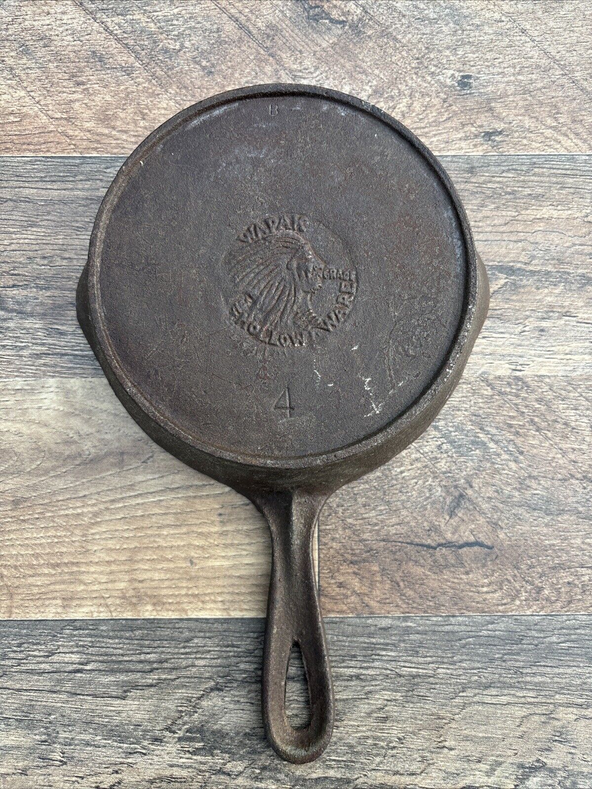 WAPAK NO.4 EMBOSSED NATIVE AMERICAN HEAD SKILLET HOLLOW WARE _Extremely Rare