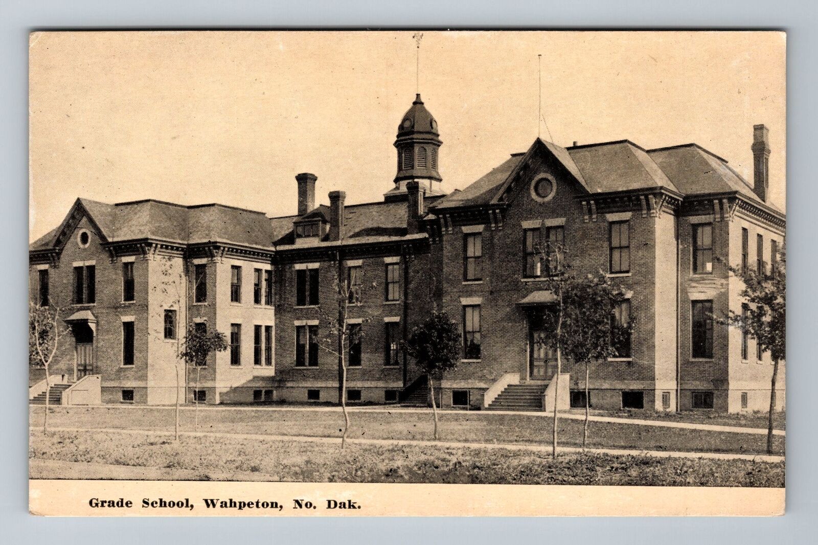 Wahpeton ND-North Dakota, Grade School, Exterior, Vintage Postcard