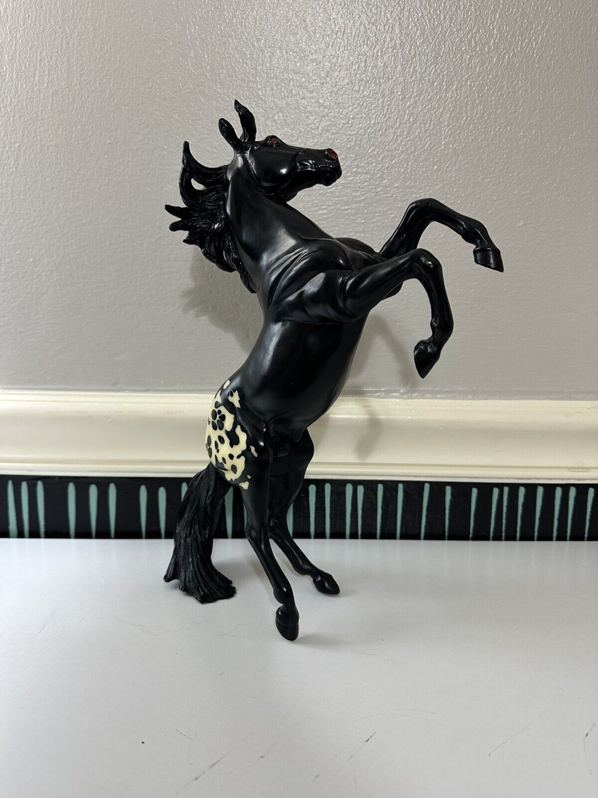 Breyer Skullduggery Halloween Horse Model #711001 - Silver Mold - 1:9