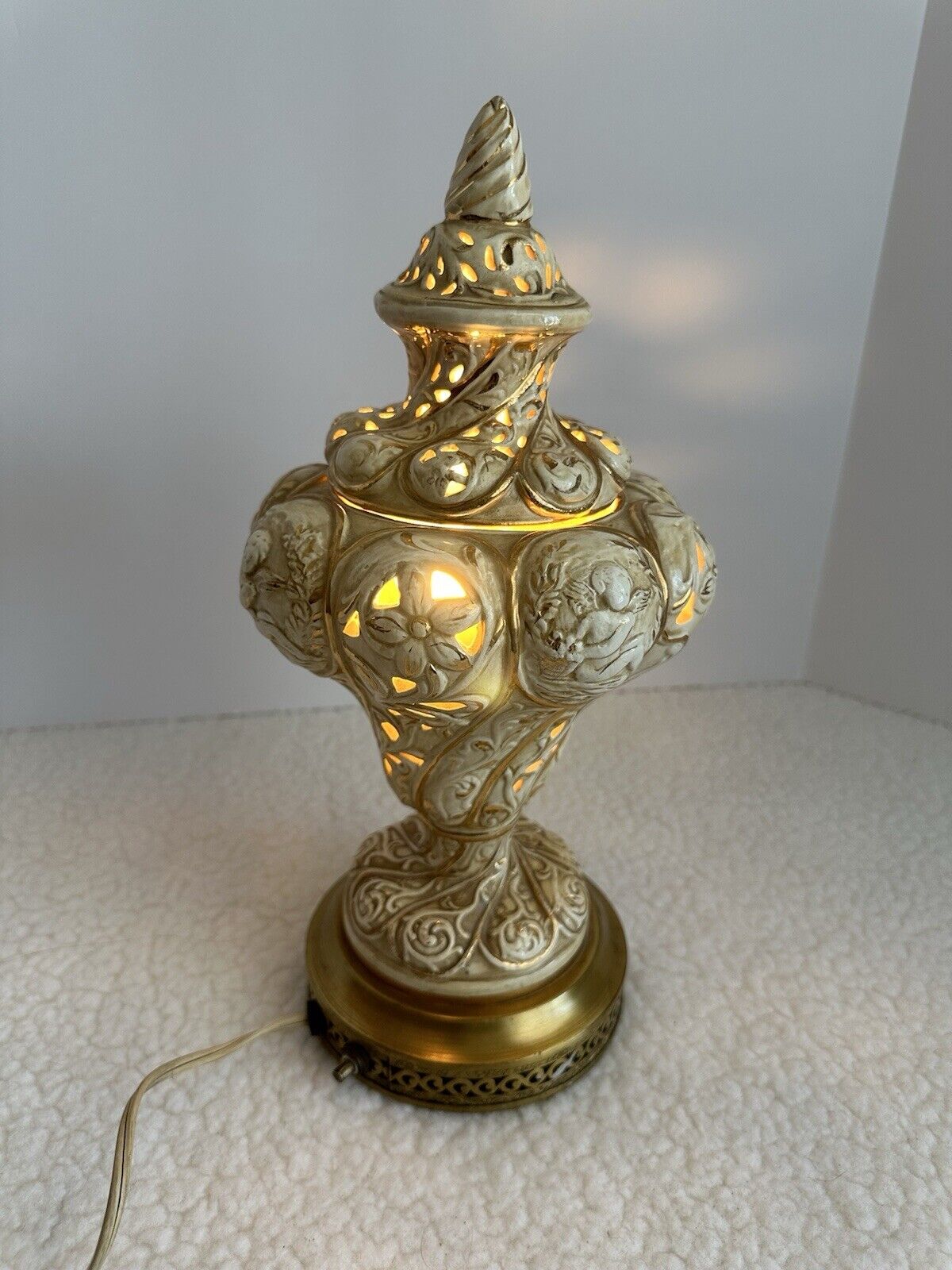 VINTAGE capodimonte table lamp Italian Boudoir Porcelain White and Gold