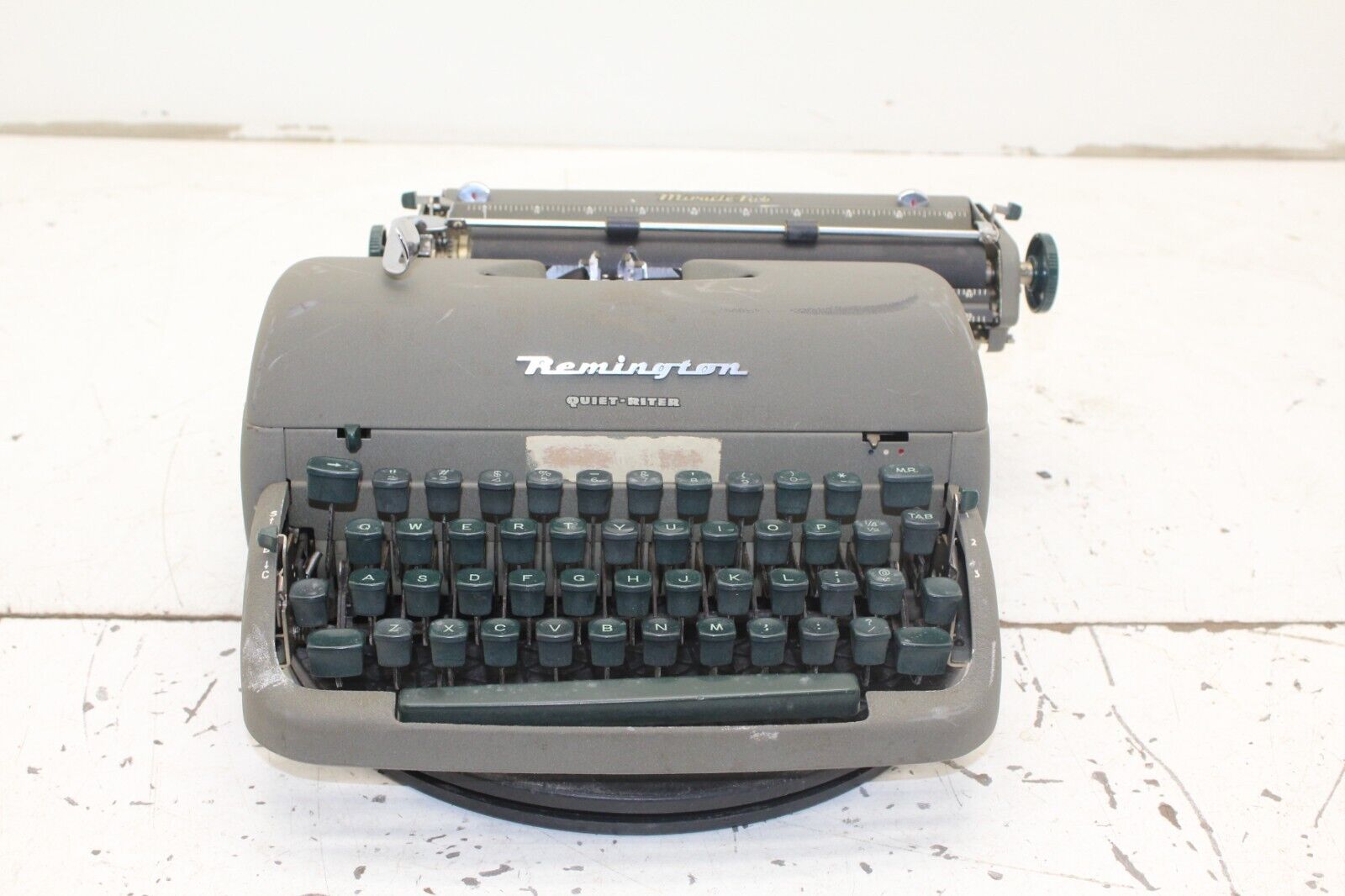 REMINGTON Quiet-Riter Miracle Tab Typewriter