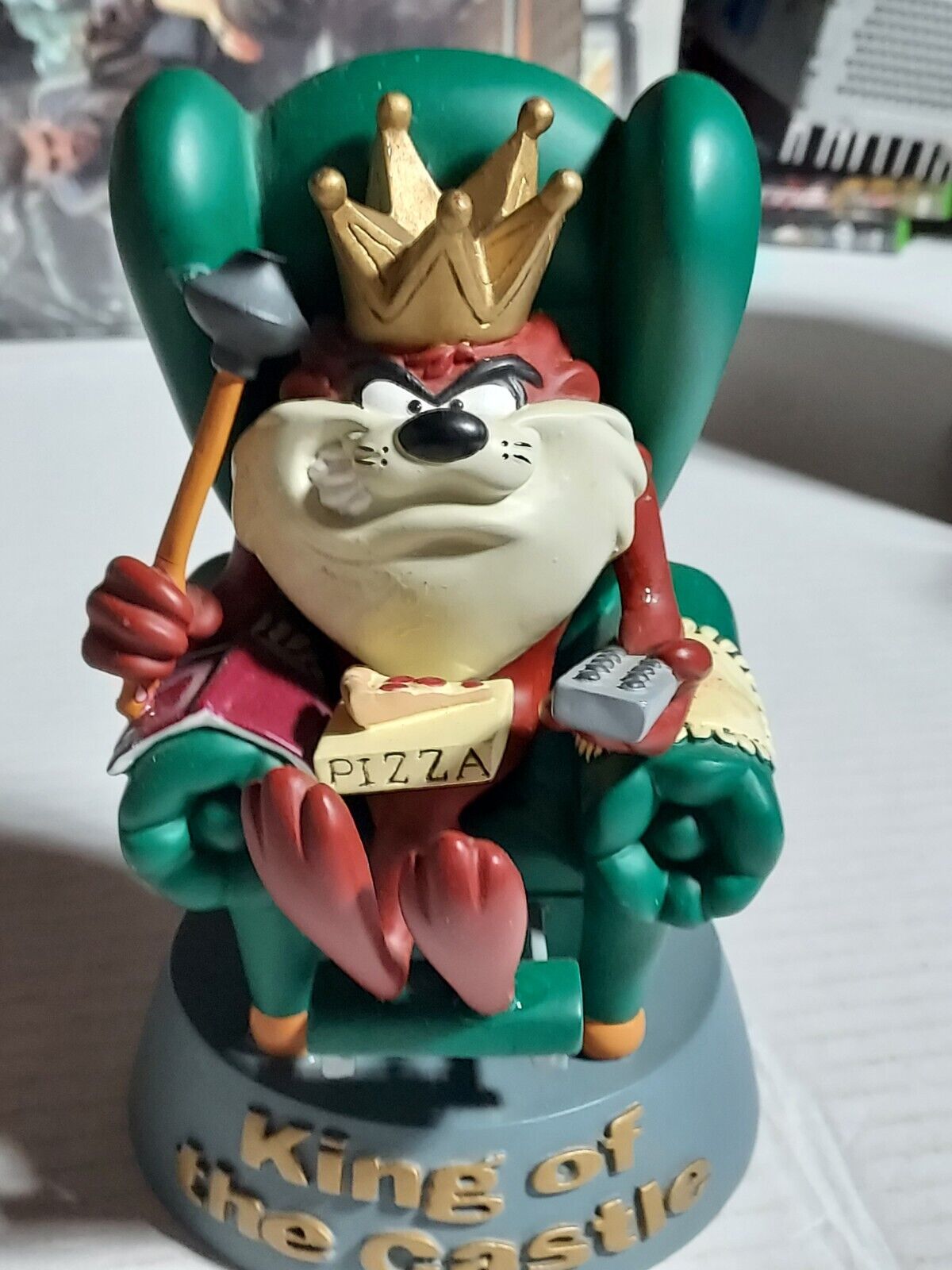 EXTREMELY RARE 1998 Warner Bros. Studio Store Exclusive Taz, King Of The Castle