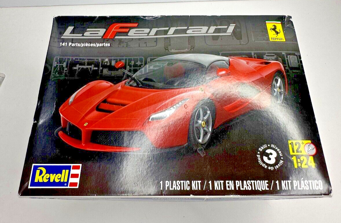 La Ferrari Model Car Revell Plastic Kit 1:24 141 pcs