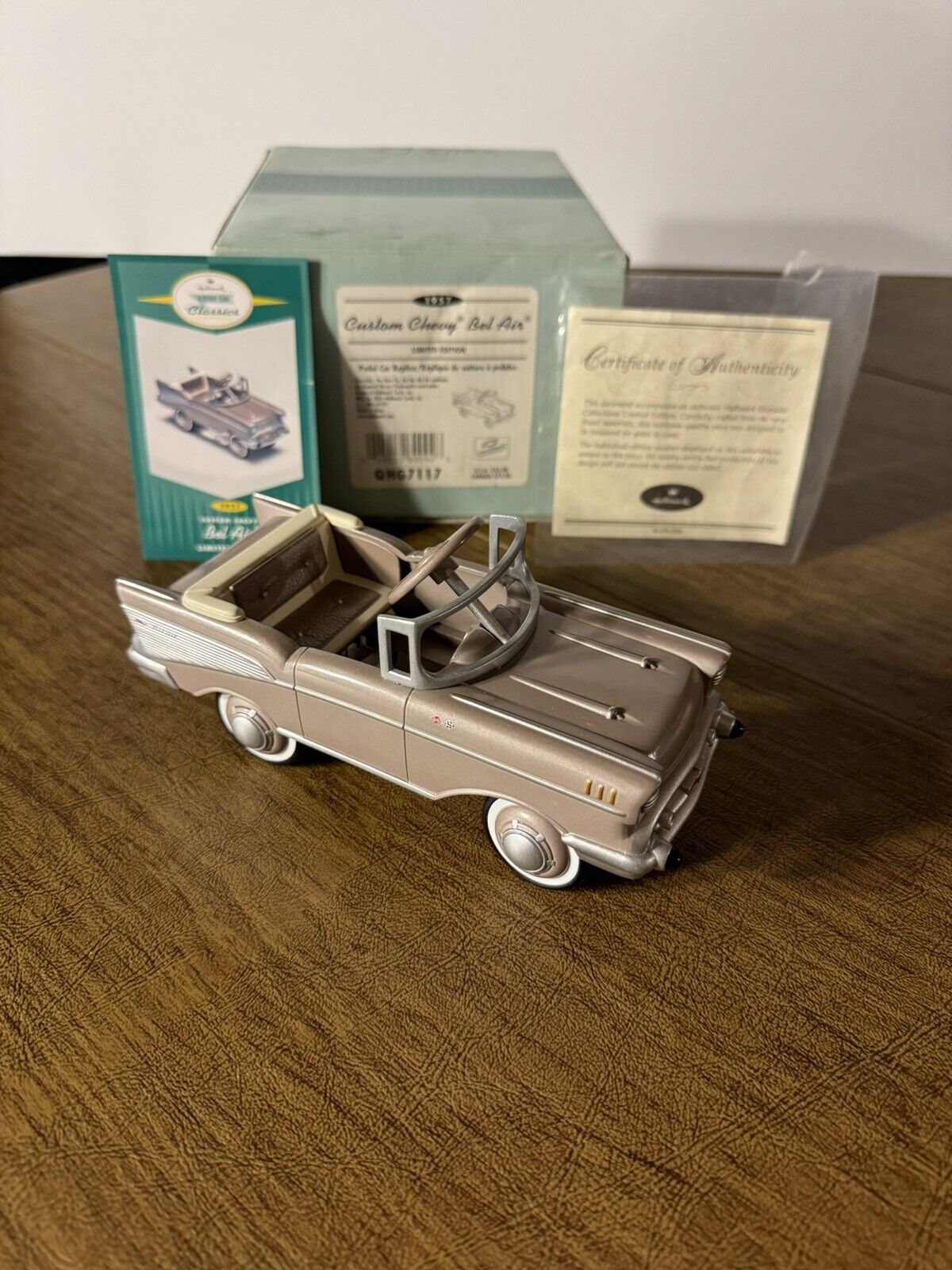 Hallmark Limited Edition 1957 Chevy Bel Air in Excellent Condition QHG7117