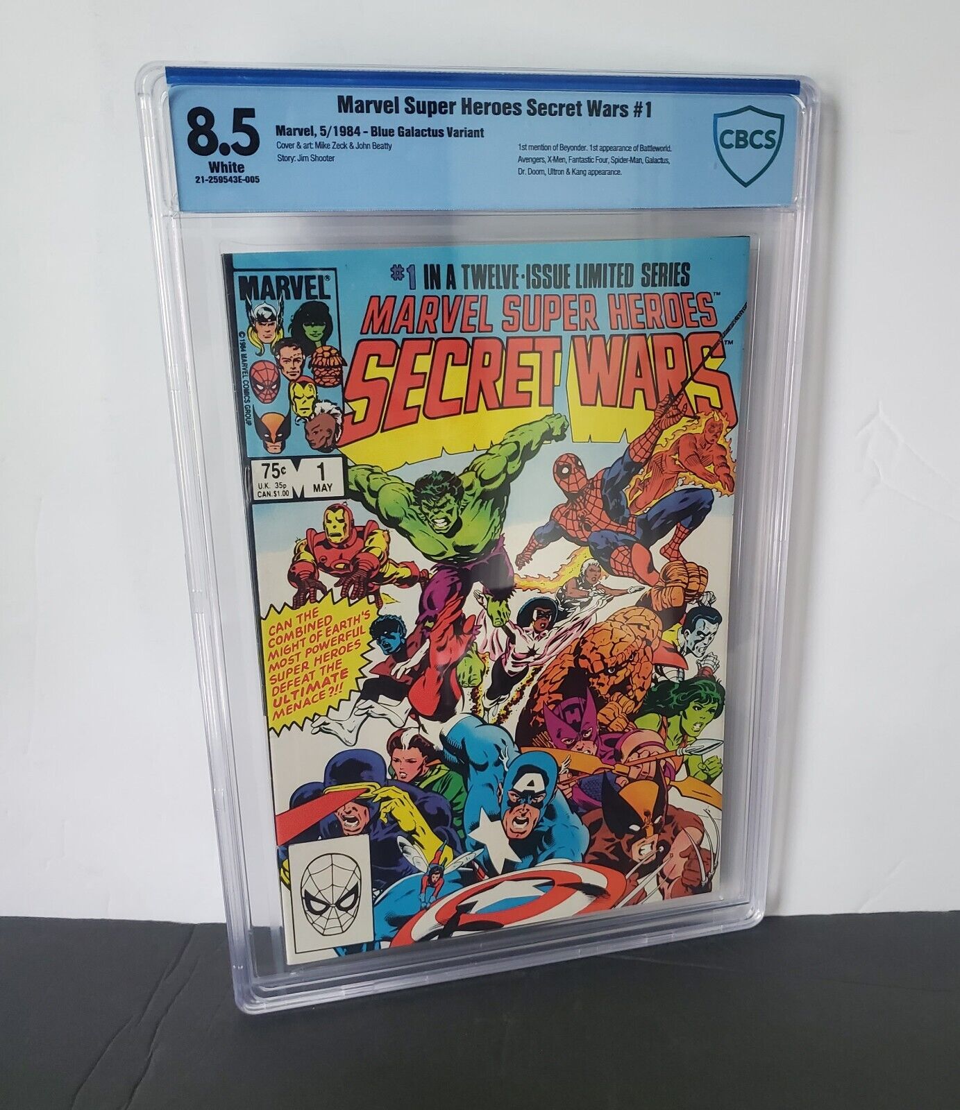 Marvel Super Heroes Secret Wars #1 May 1984. CBCS 8.5 White Pages M. Price Box.